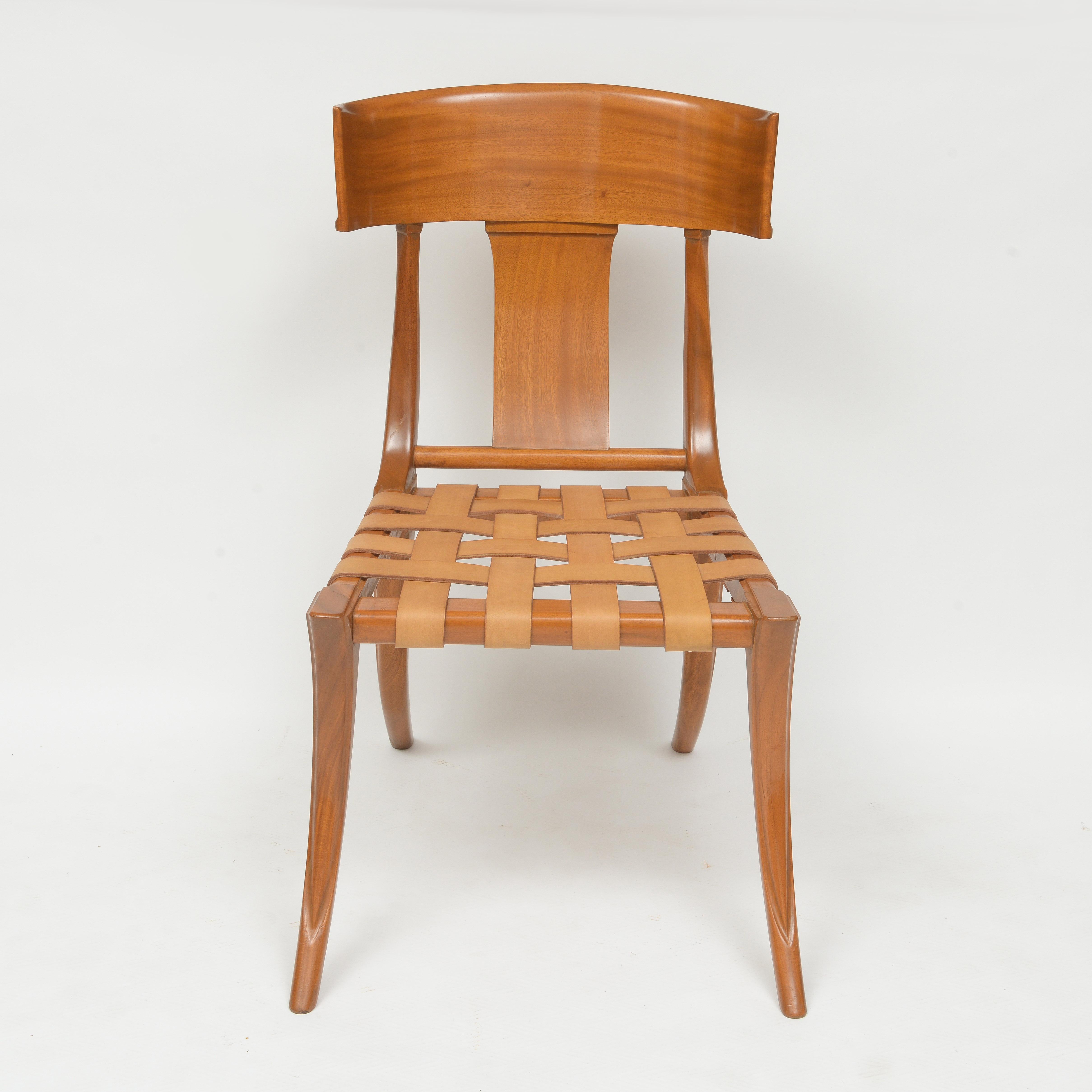 Mid-Century moderno Johnathan Sainsbury Set di 8 sedie da pranzo in stile egiziano in vendita