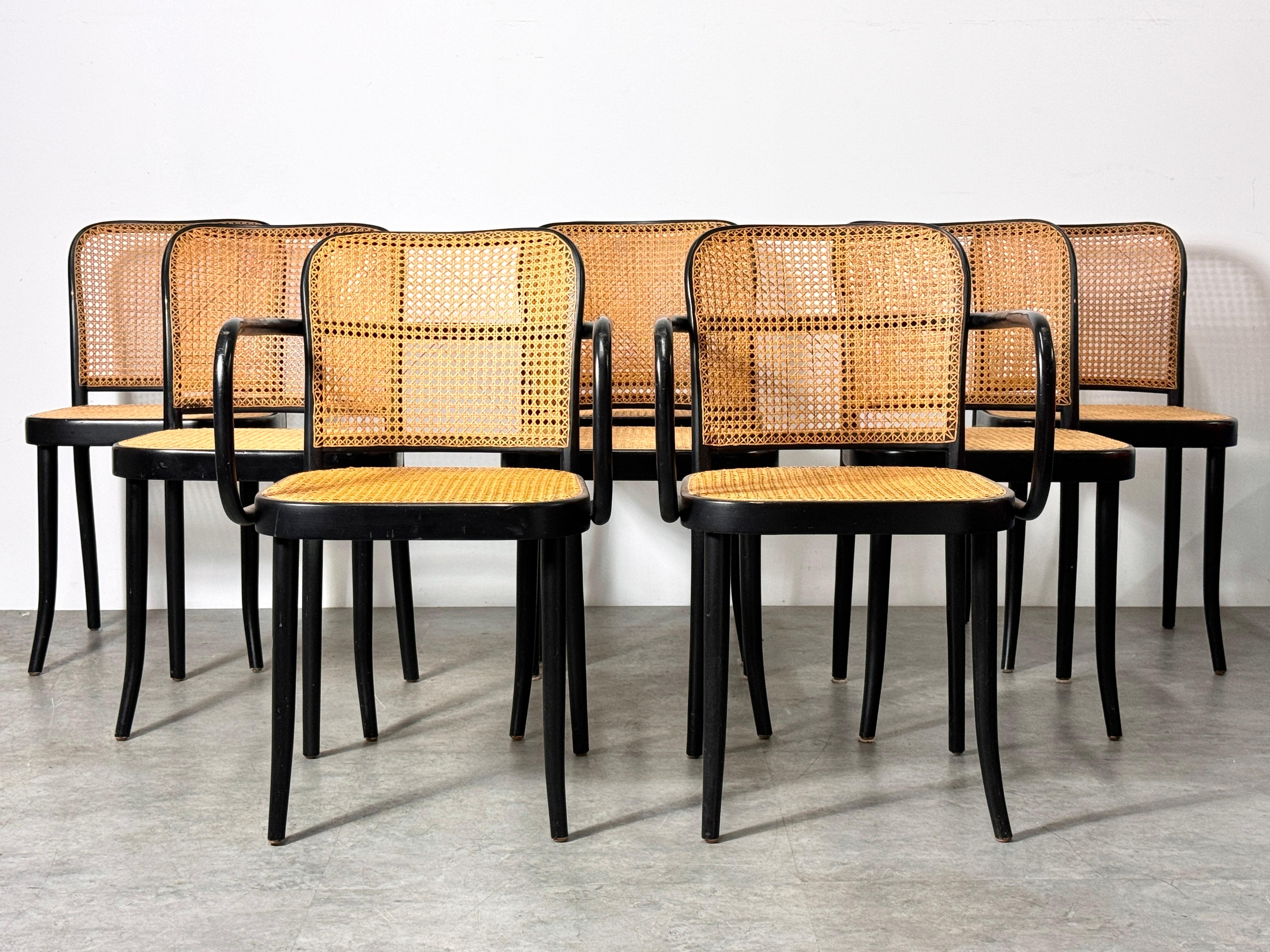 A set of 8 model 811 