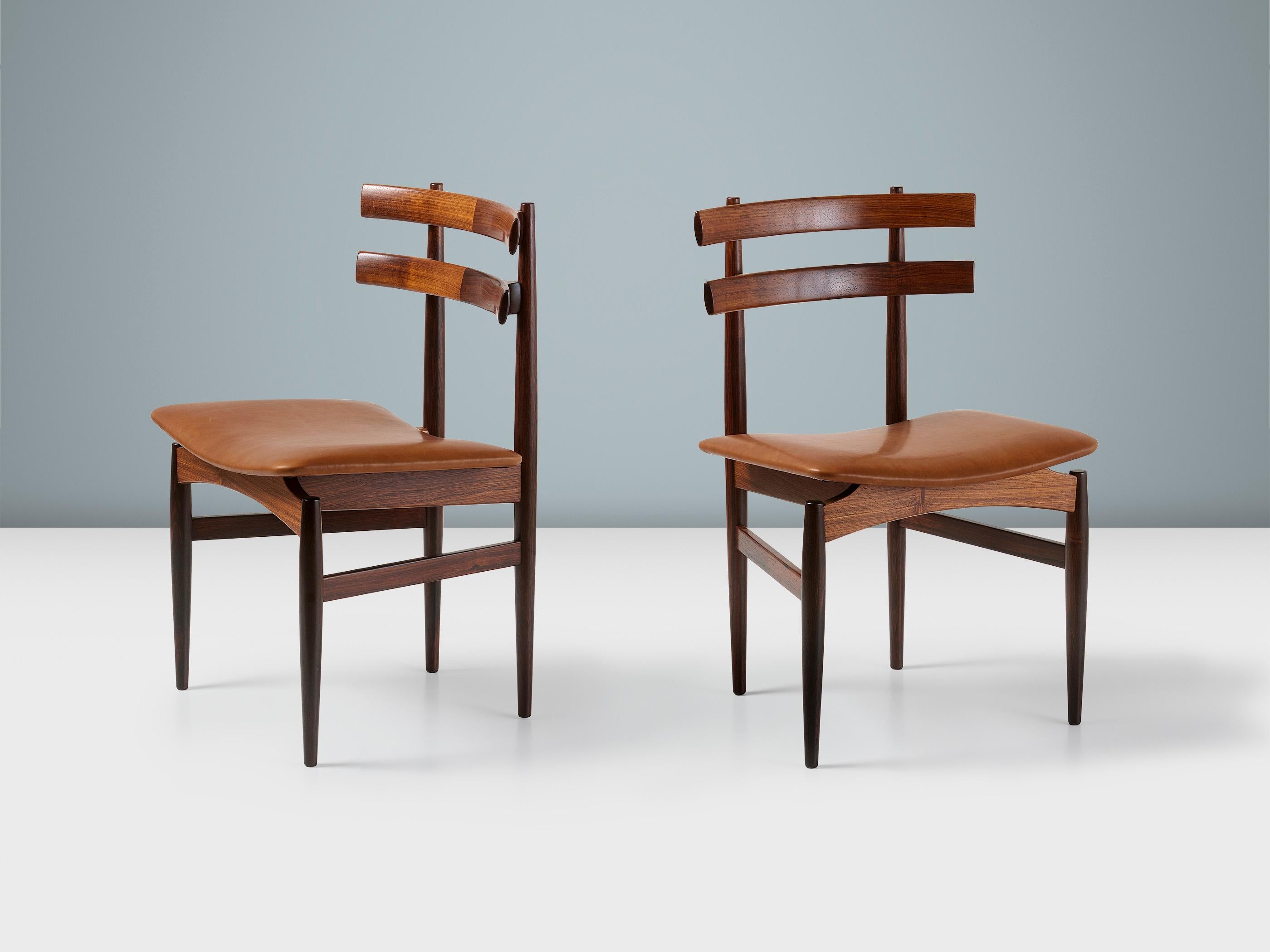 Kai Kristiansen - Sedie da pranzo Model 55, anni '50 ca.

Un set di 8 sedie da pranzo in palissandro, raramente viste, disegnate e prodotte dal maestro danese: Kai Kristiansen. Danimarca. L'incredibile design architettonico richiama l'estetica