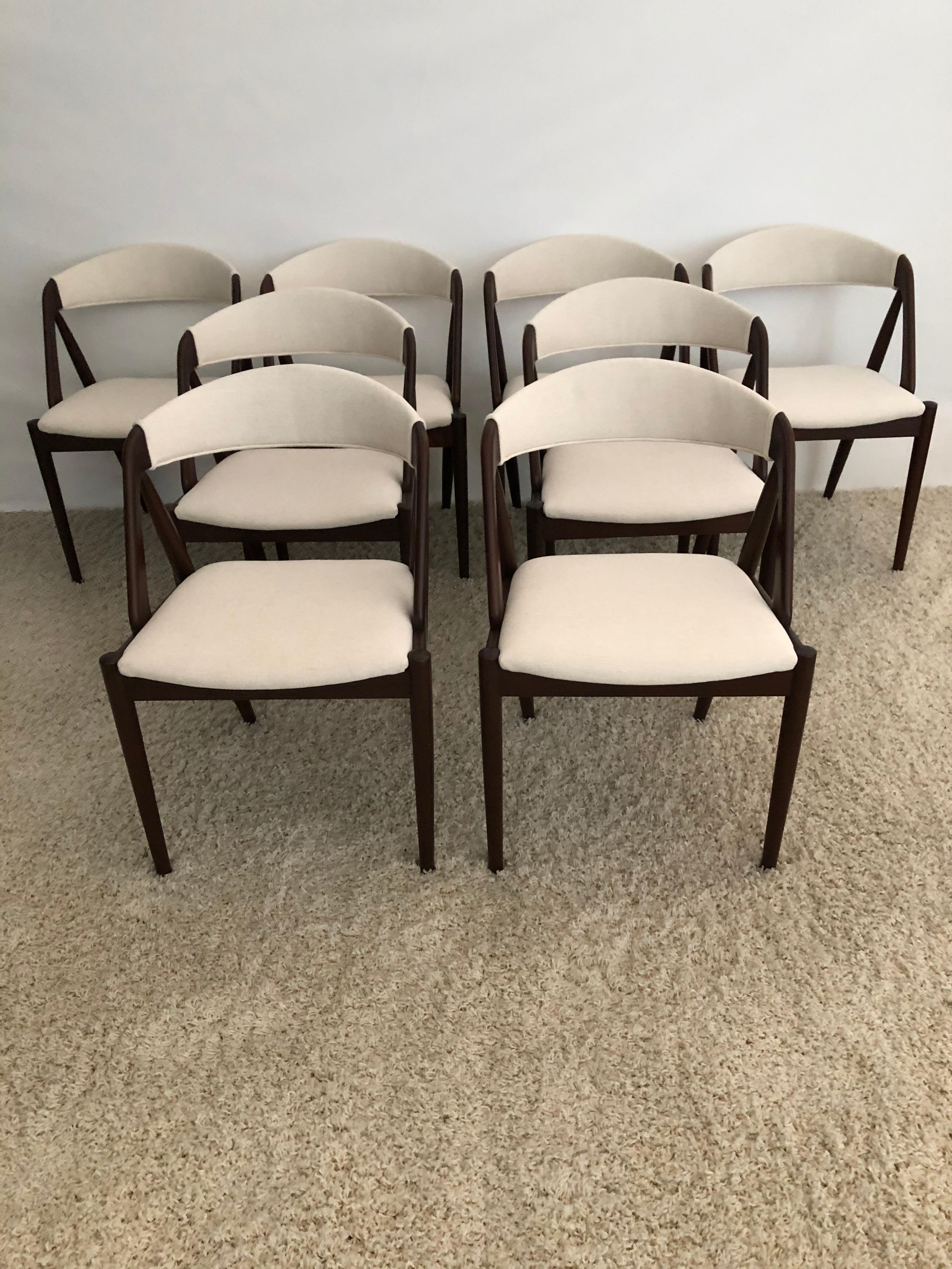 Kai Kristiansen set of 8 dark walnut dining chairs, upholstery a light cream off-white linen. Together with original Raymor tags, in original
Finish. Large round dining table pictured in photos, table opens very large to seat 12-14 Charles Webb