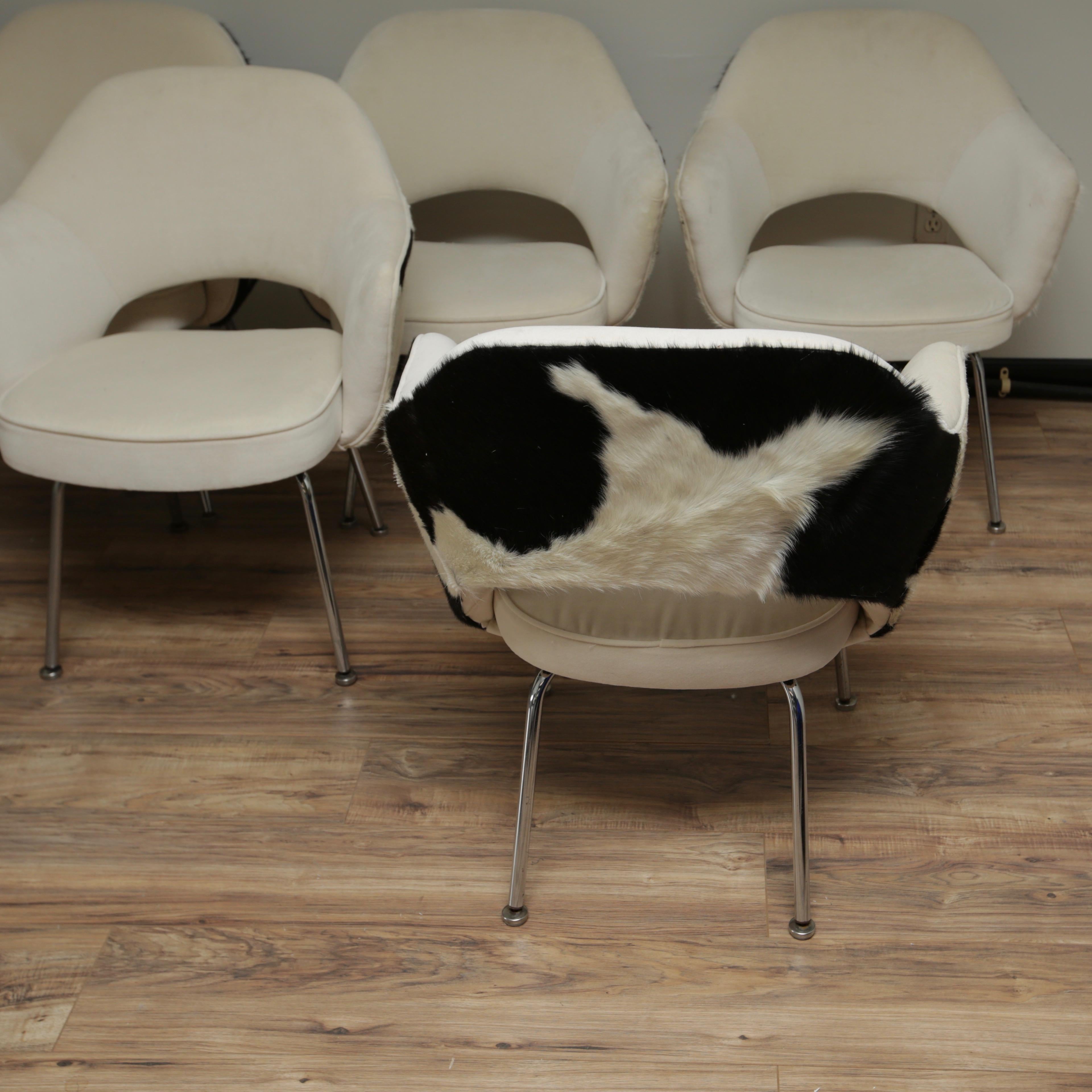 Mid-Century Modern Set of 8 Knoll Executive Chairs in Cowhide For Sale