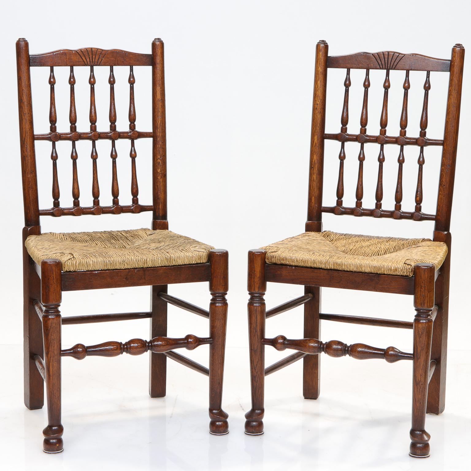 Set of 8 Lancashire dining chairs 

Very nice set of Lancashire dining chairs with rush seats. English oakwood. Spindle backs. 
Measures: 19.25