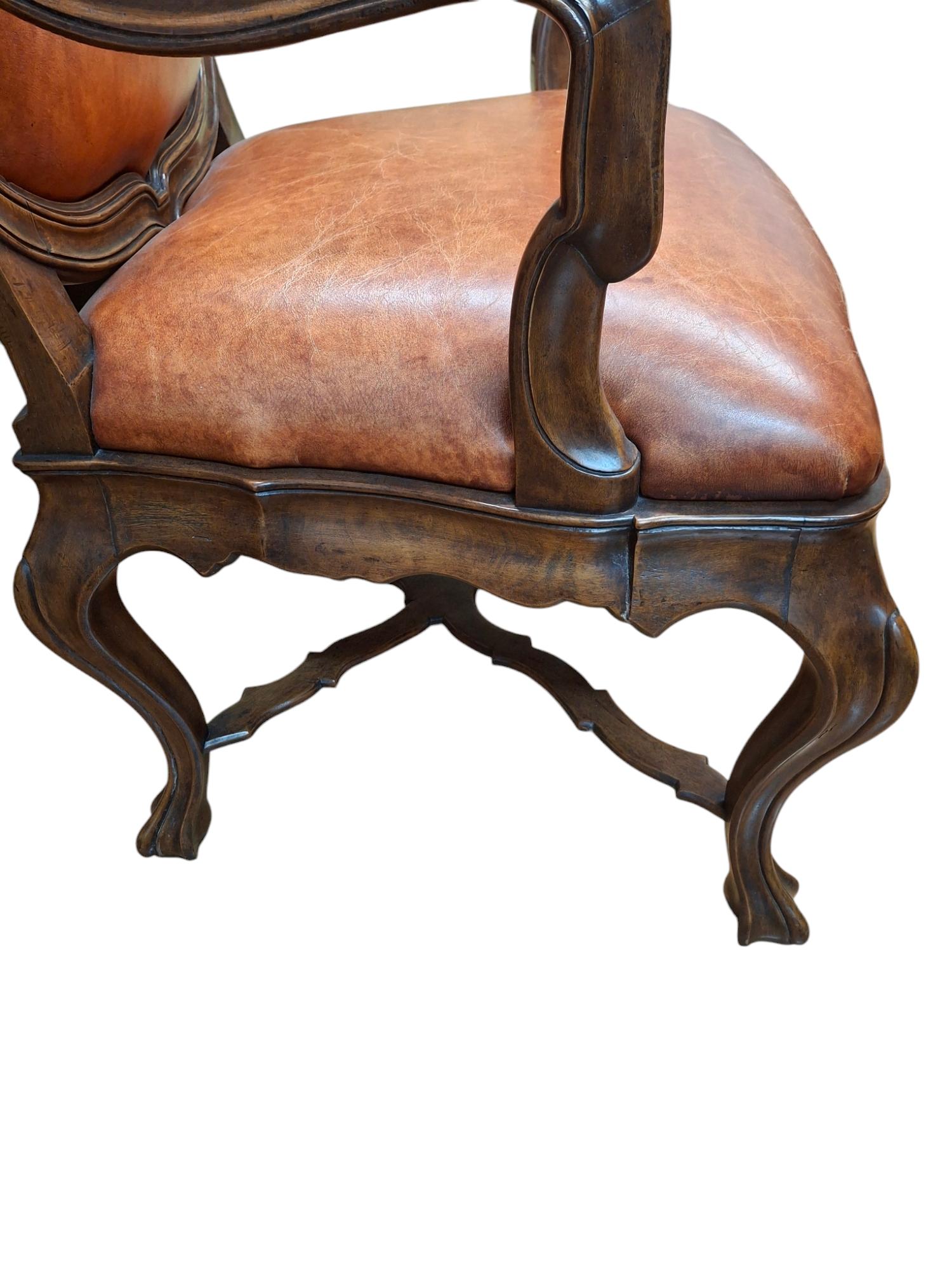 Ensemble de 8 grands fauteuils en noyer de style vénitien par Therien Studio Workshops en vente 3