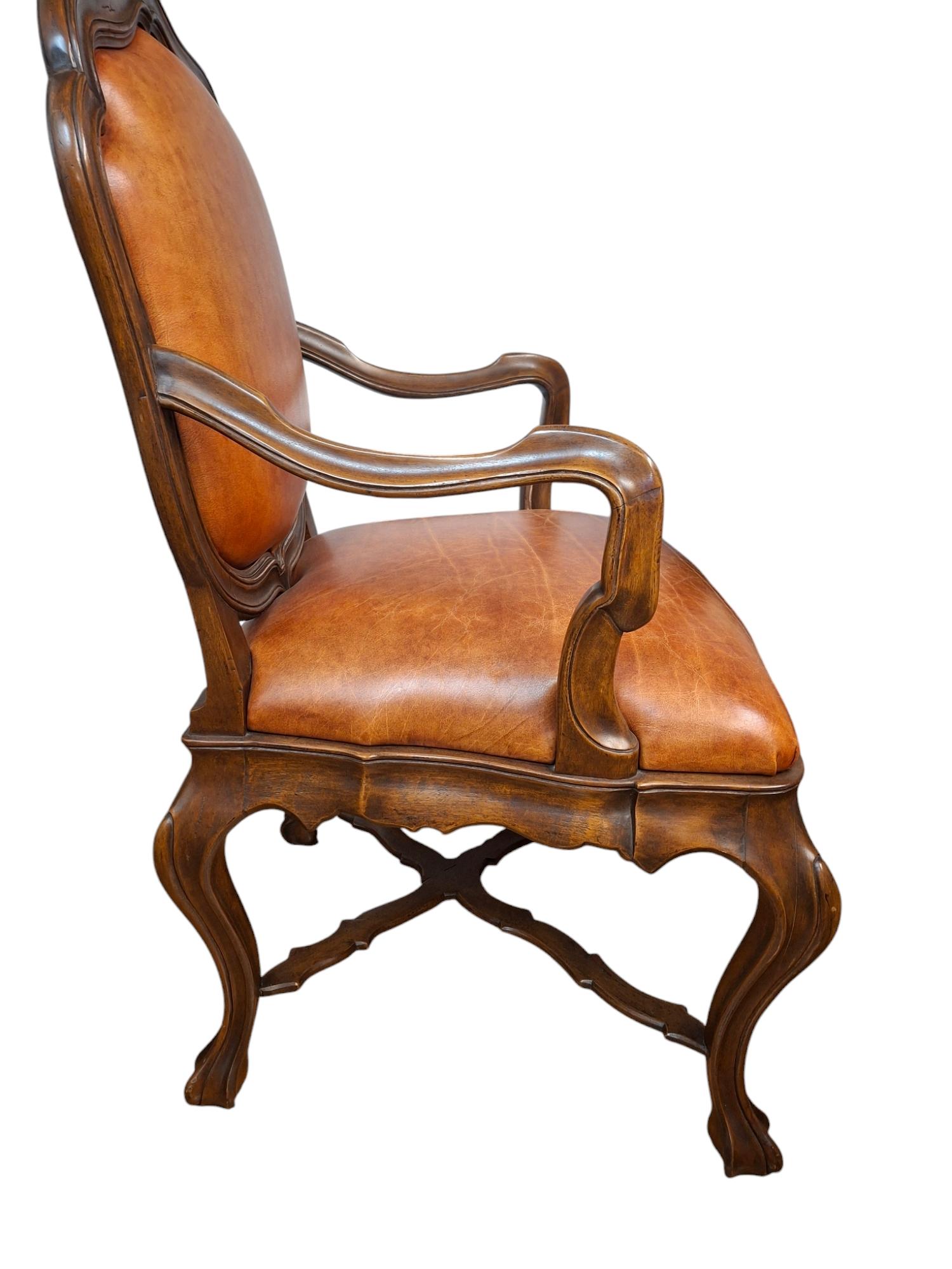 Ensemble de 8 grands fauteuils en noyer de style vénitien par Therien Studio Workshops en vente 5
