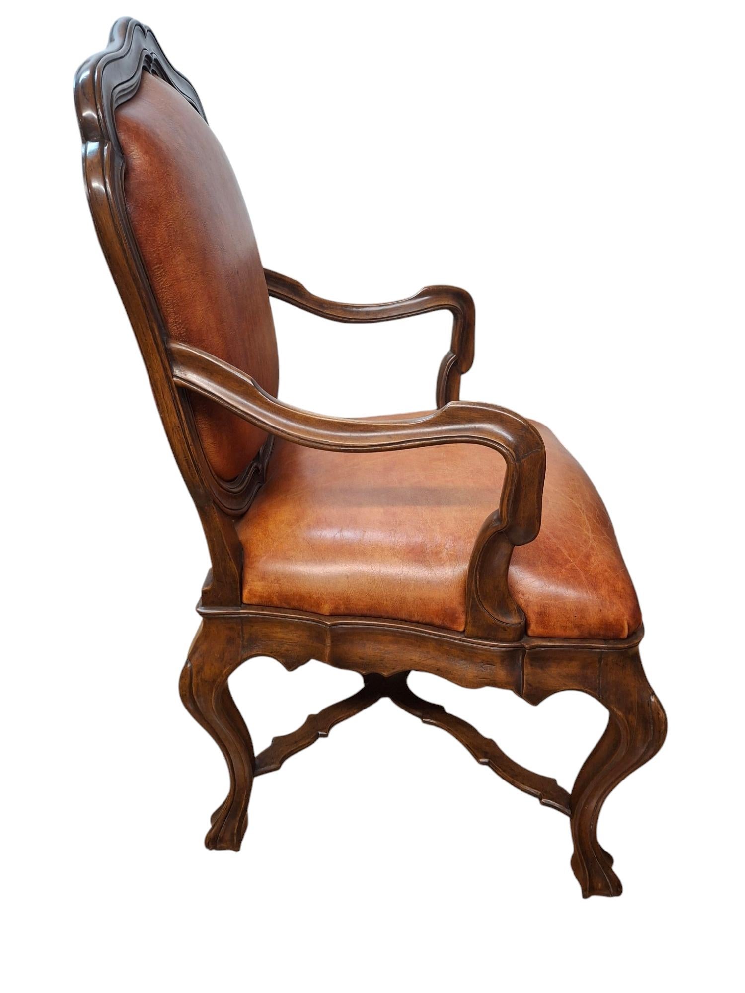 Ensemble de 8 grands fauteuils en noyer de style vénitien par Therien Studio Workshops en vente 6