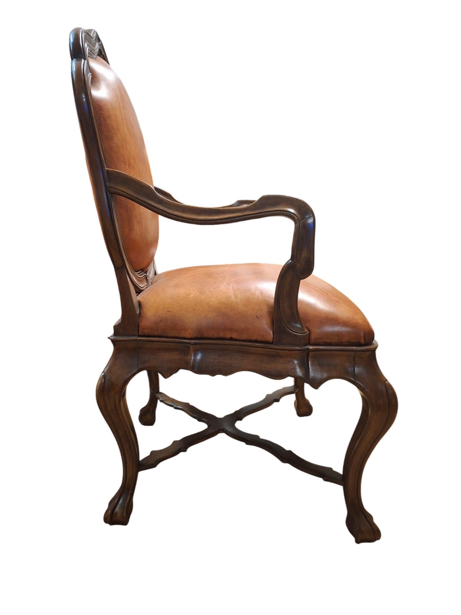 Baroque Ensemble de 8 grands fauteuils en noyer de style vénitien par Therien Studio Workshops en vente
