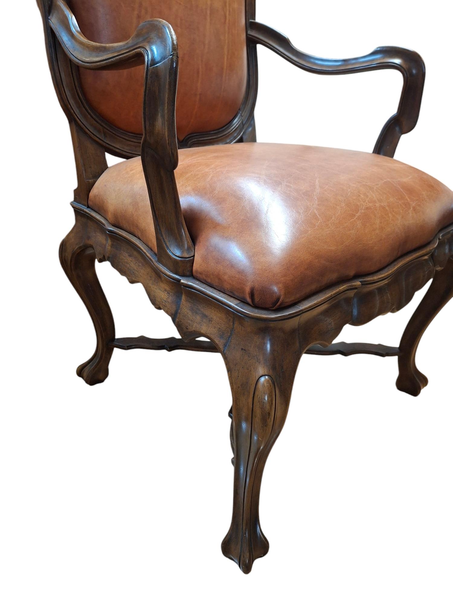 Américain Ensemble de 8 grands fauteuils en noyer de style vénitien par Therien Studio Workshops en vente