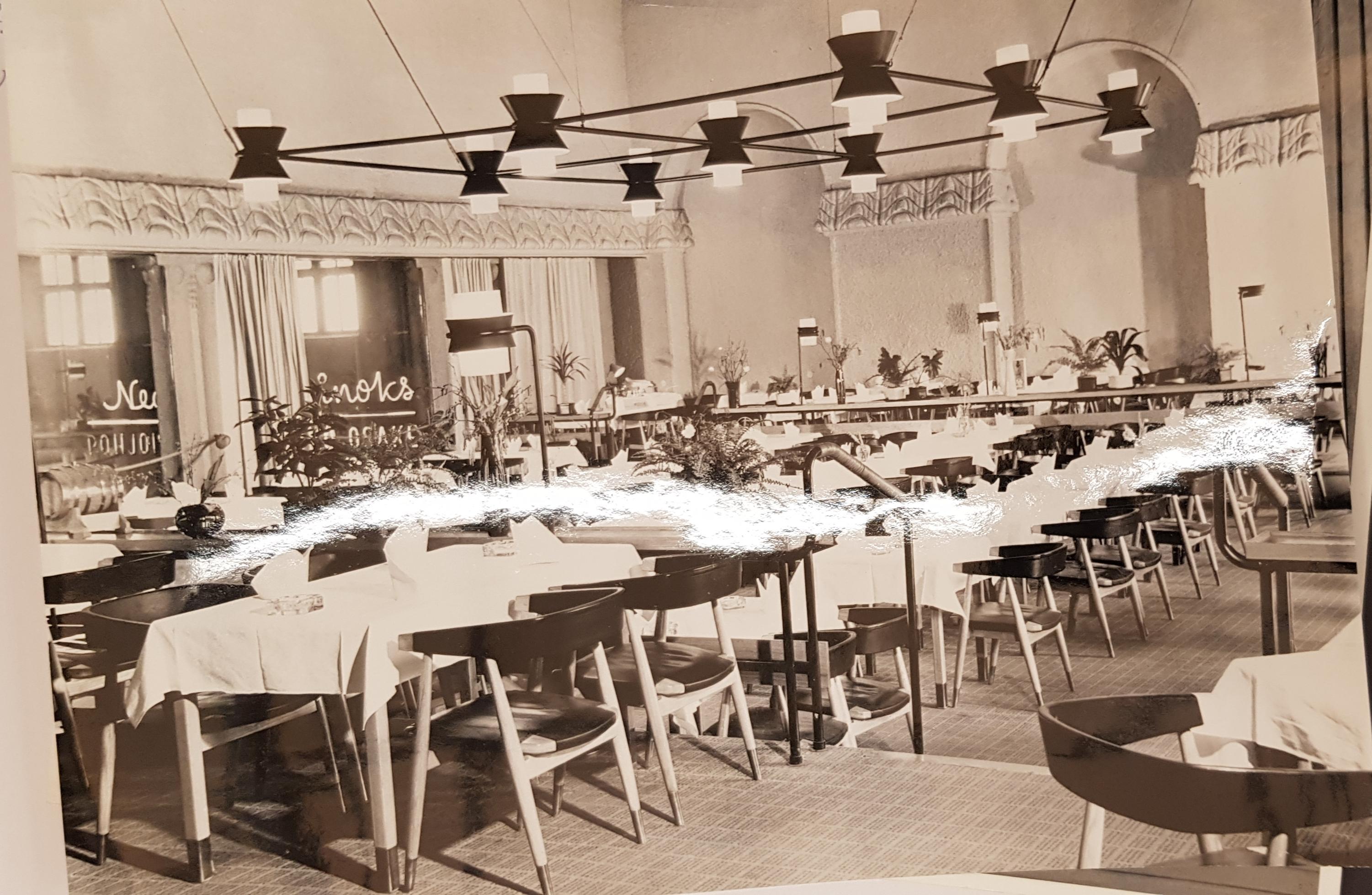 Set di 8 sedie da pranzo Lasse Ollinkari in pelle nera, Finlandia, anni '50 in vendita 12