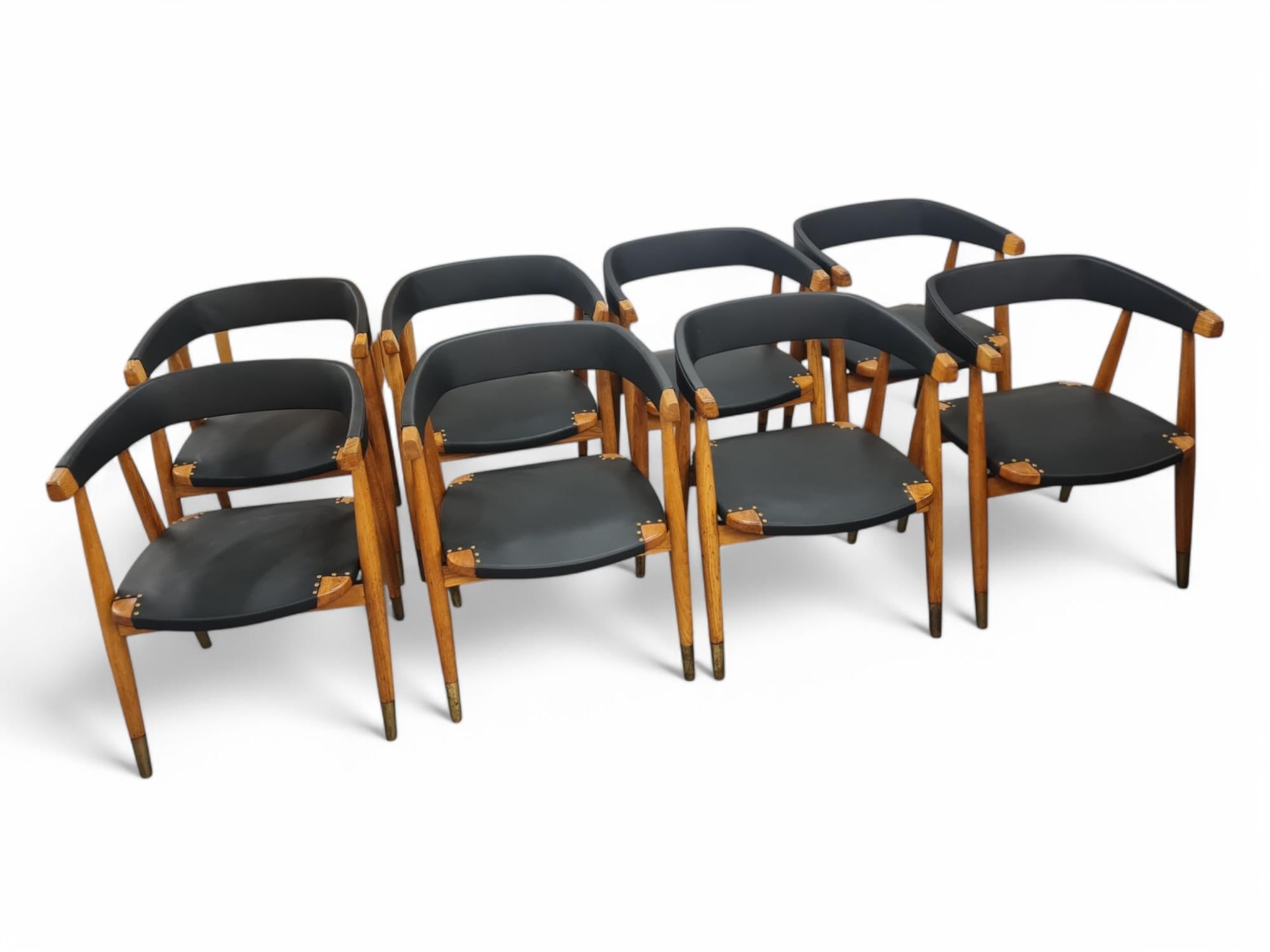 Mid-Century moderno Set di 8 sedie da pranzo Lasse Ollinkari in pelle nera, Finlandia, anni '50 in vendita