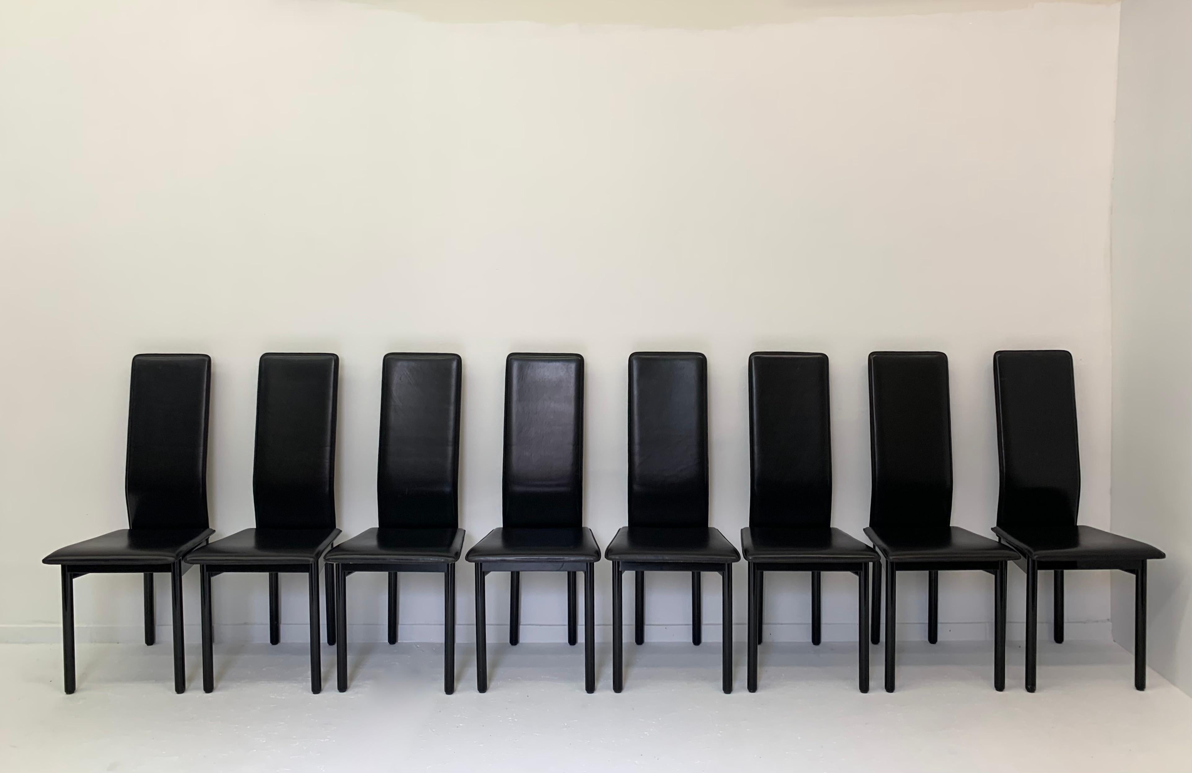 Ensemble de 8 chaises italiennes en cuir Pozzi, années 1980 en vente 7