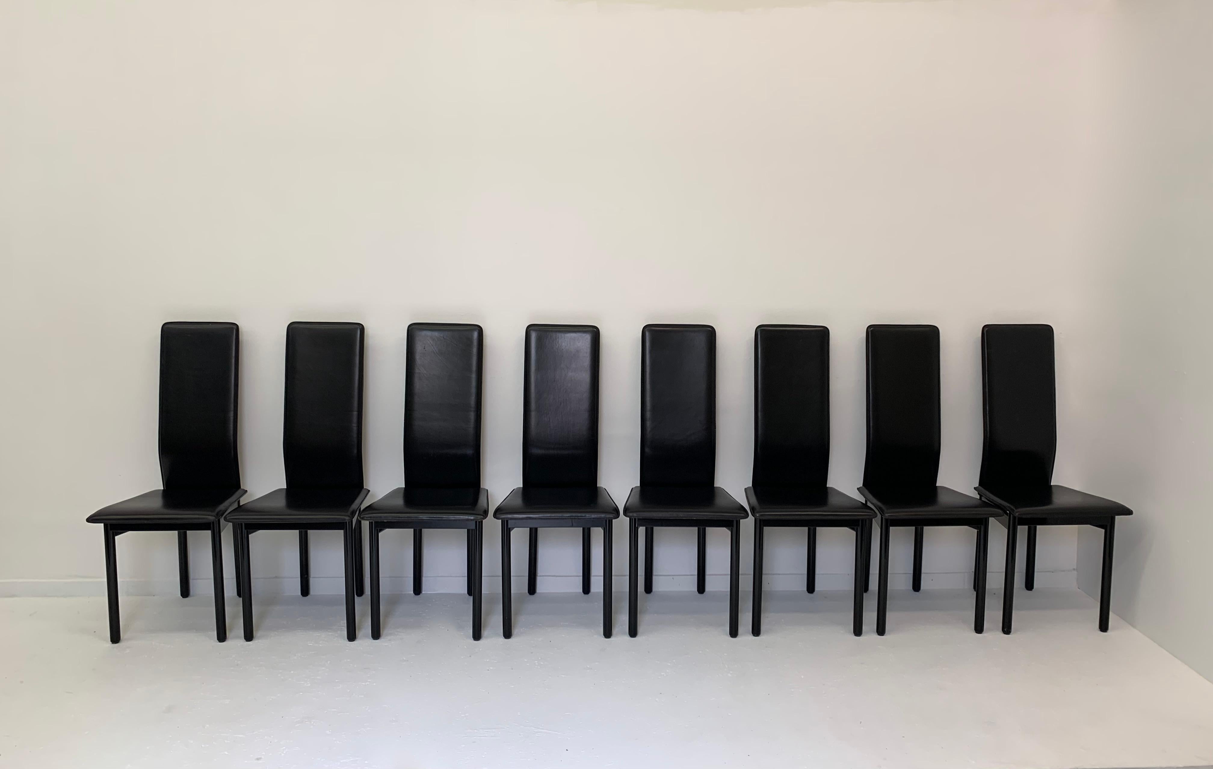 Set of 8 leather Italian Pozzi chairs, 1980’s In Good Condition For Sale In Delft, NL