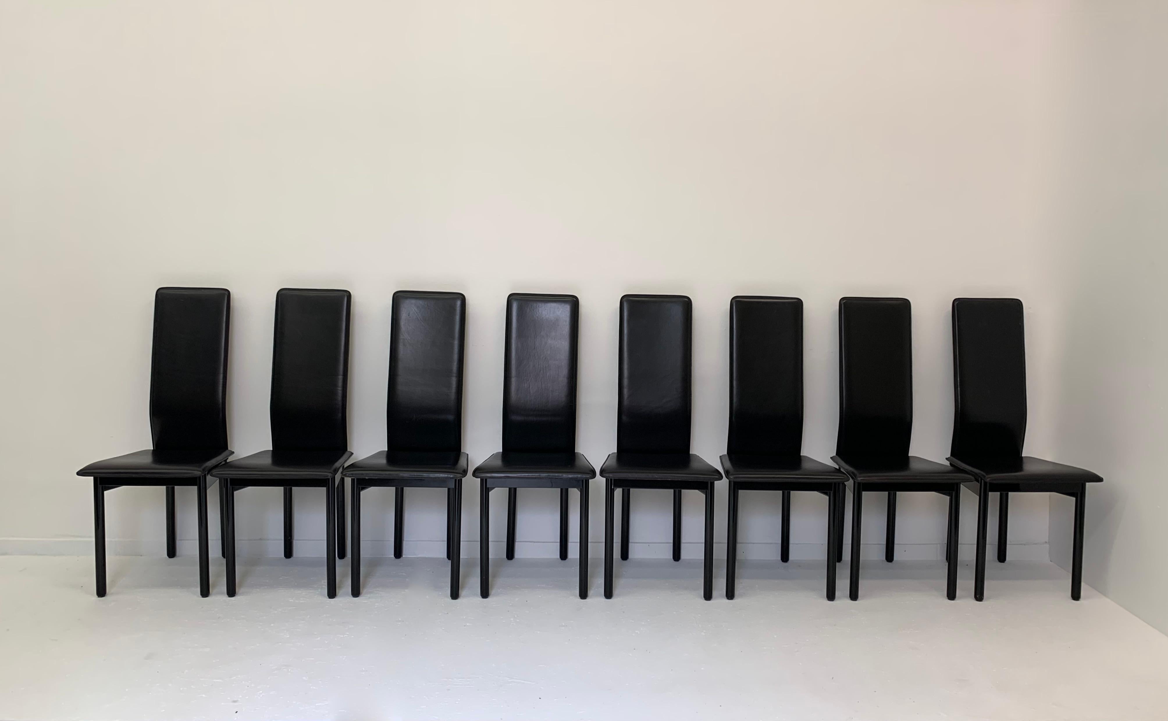 Fin du 20e siècle Ensemble de 8 chaises italiennes en cuir Pozzi, années 1980 en vente