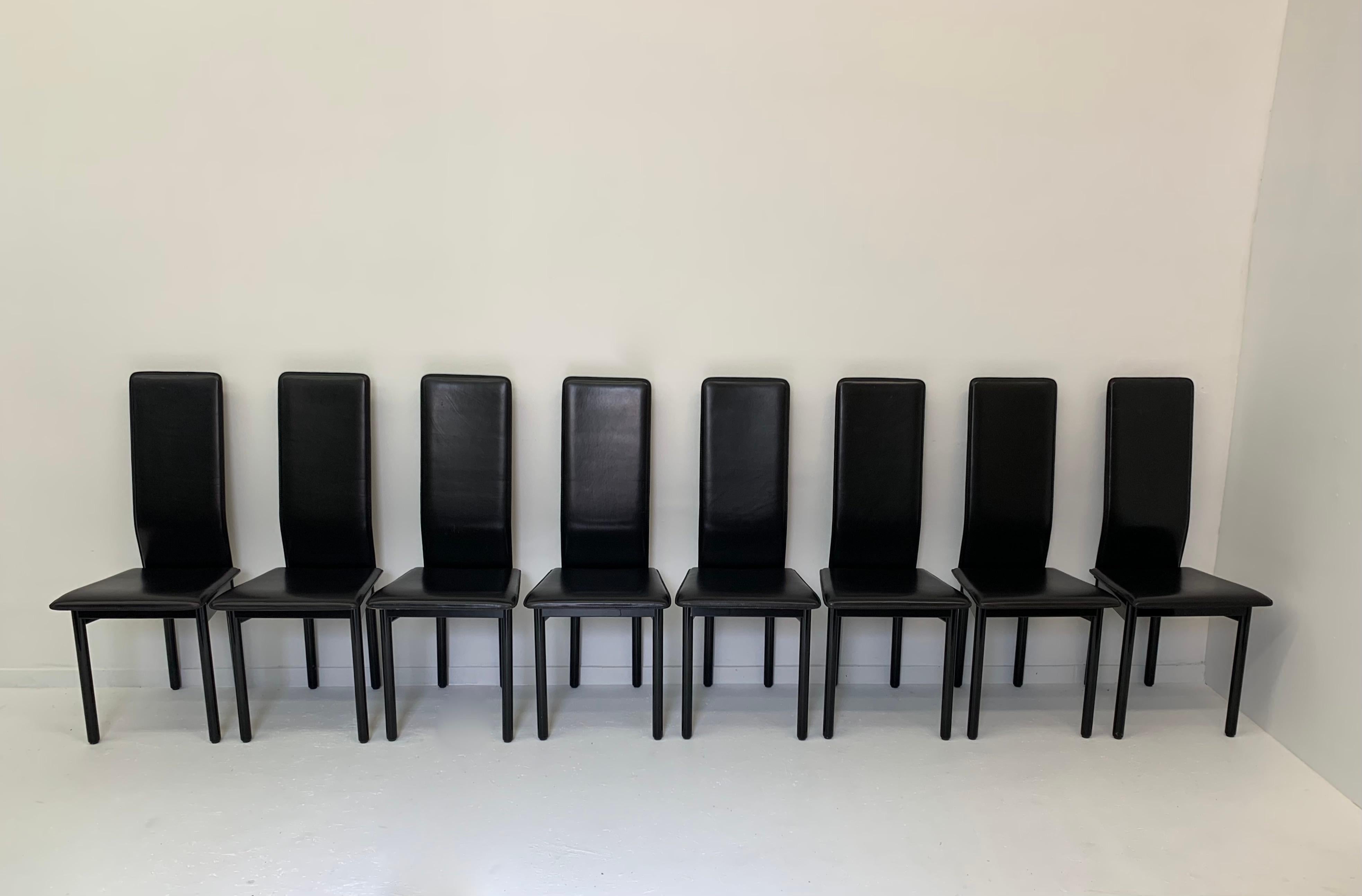 Set of 8 leather Italian Pozzi chairs, 1980’s For Sale 1
