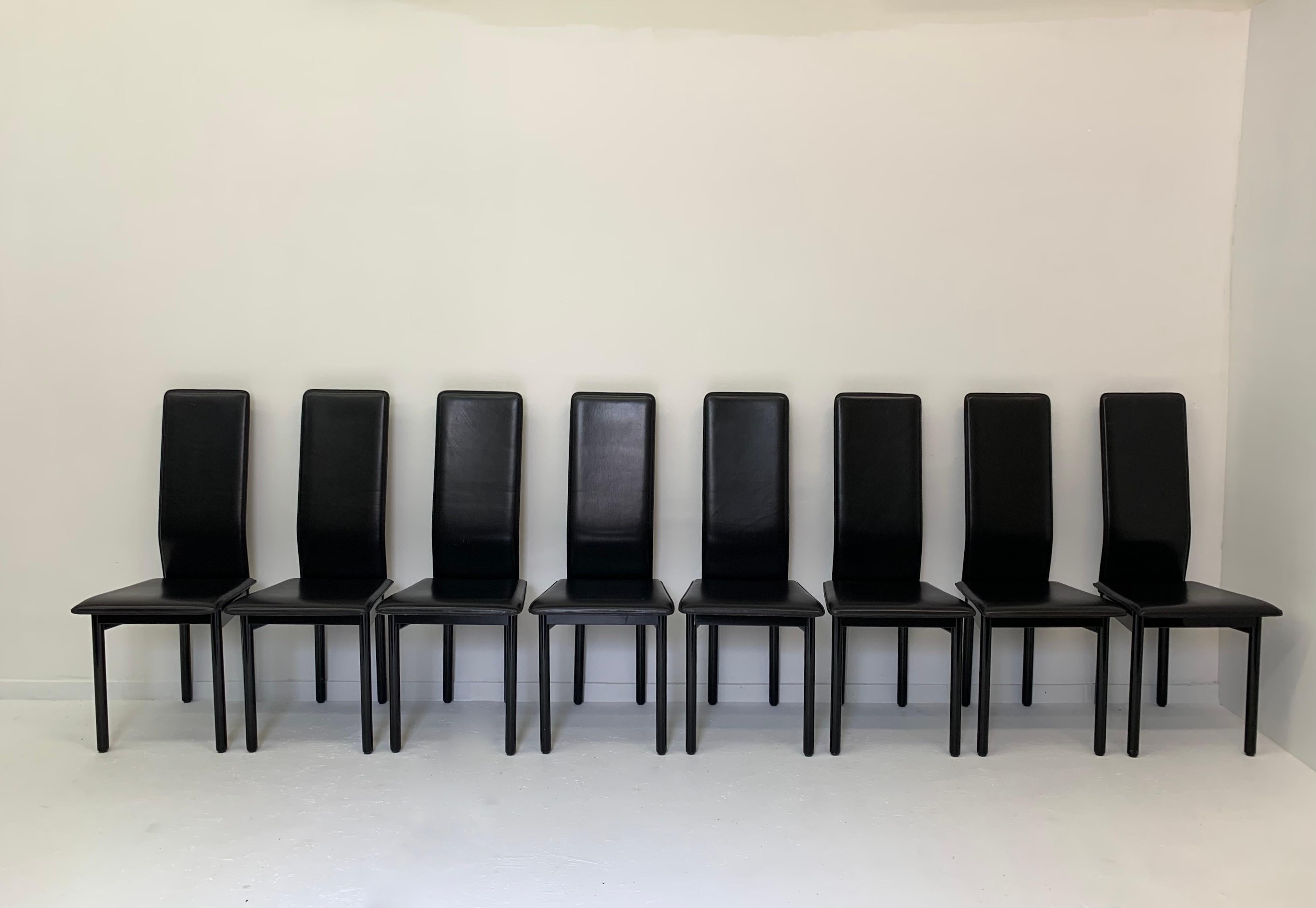 Ensemble de 8 chaises italiennes en cuir Pozzi, années 1980 en vente 3