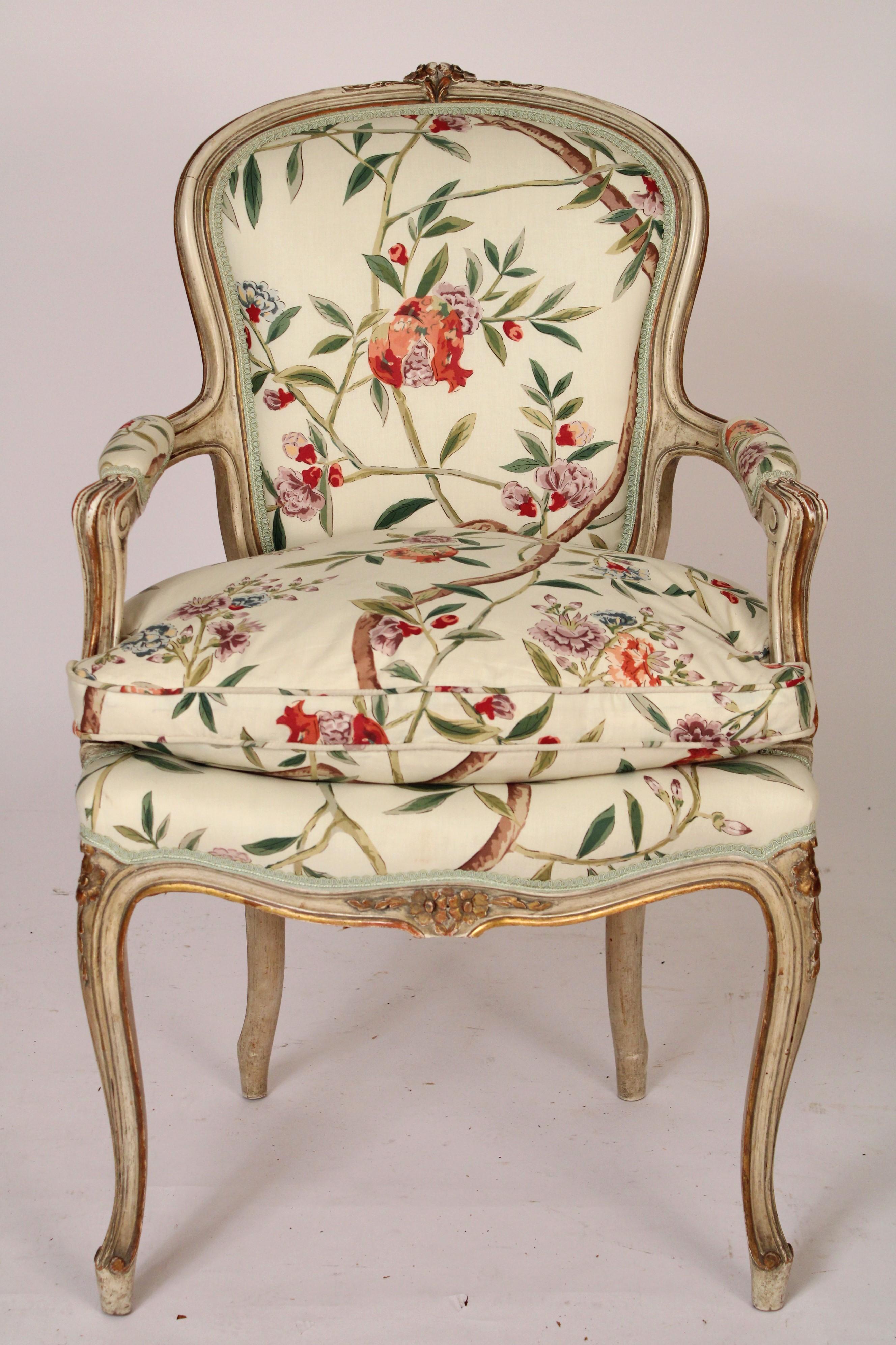 Inconnu Ensemble de 8 chaises de salle à manger peintes de style Louis XV en vente