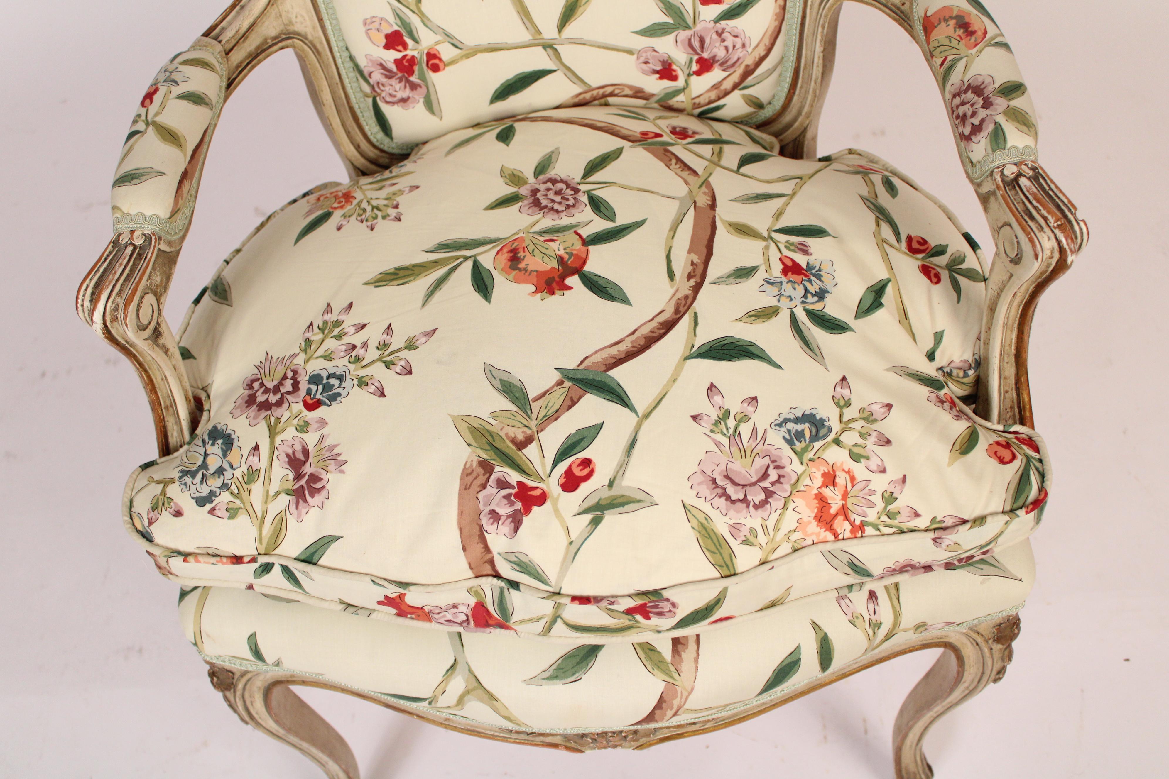 Ensemble de 8 chaises de salle à manger peintes de style Louis XV en vente 2