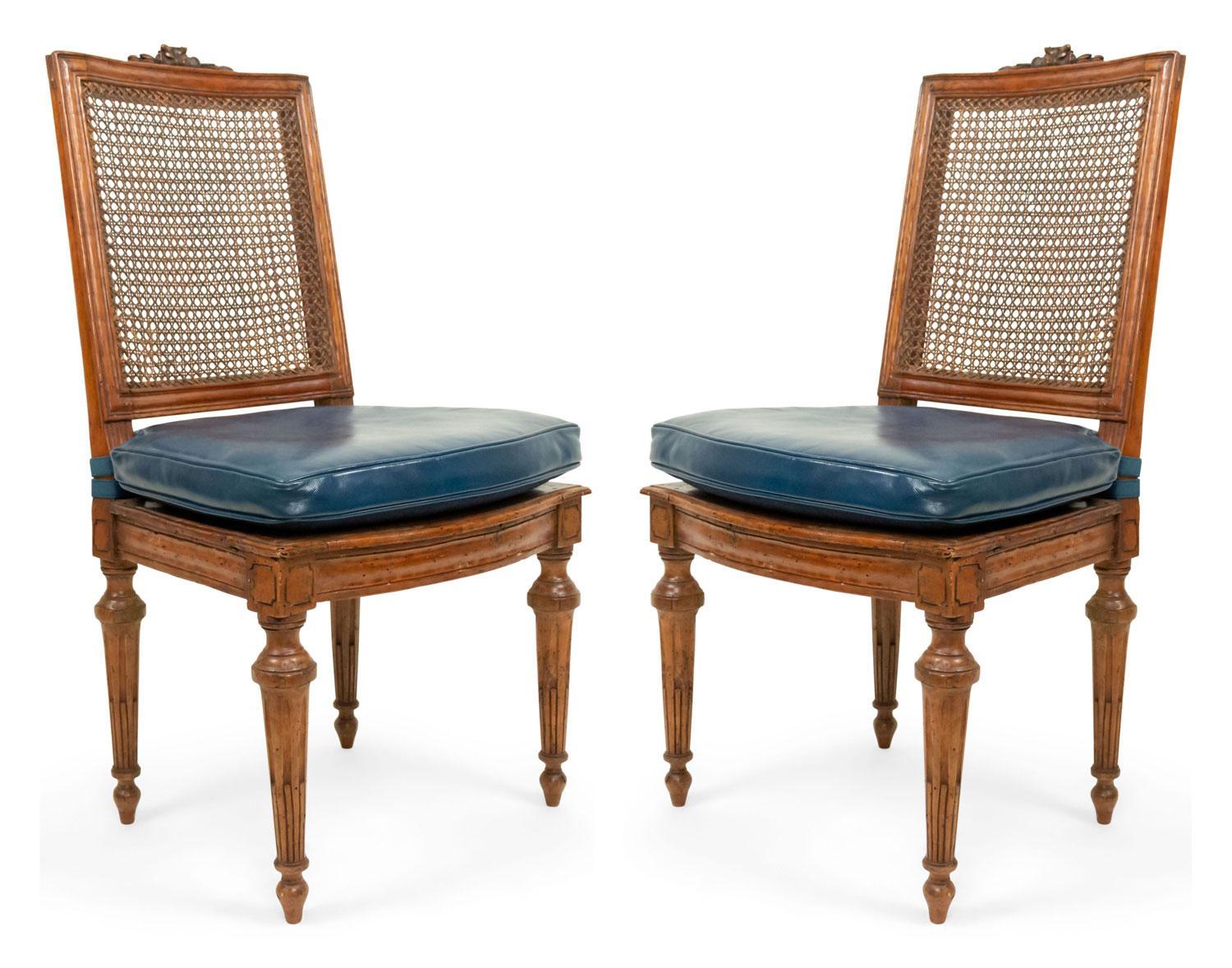 Français Ensemble de 8 chaises d'appoint Louis XVI en bois de hêtre en vente