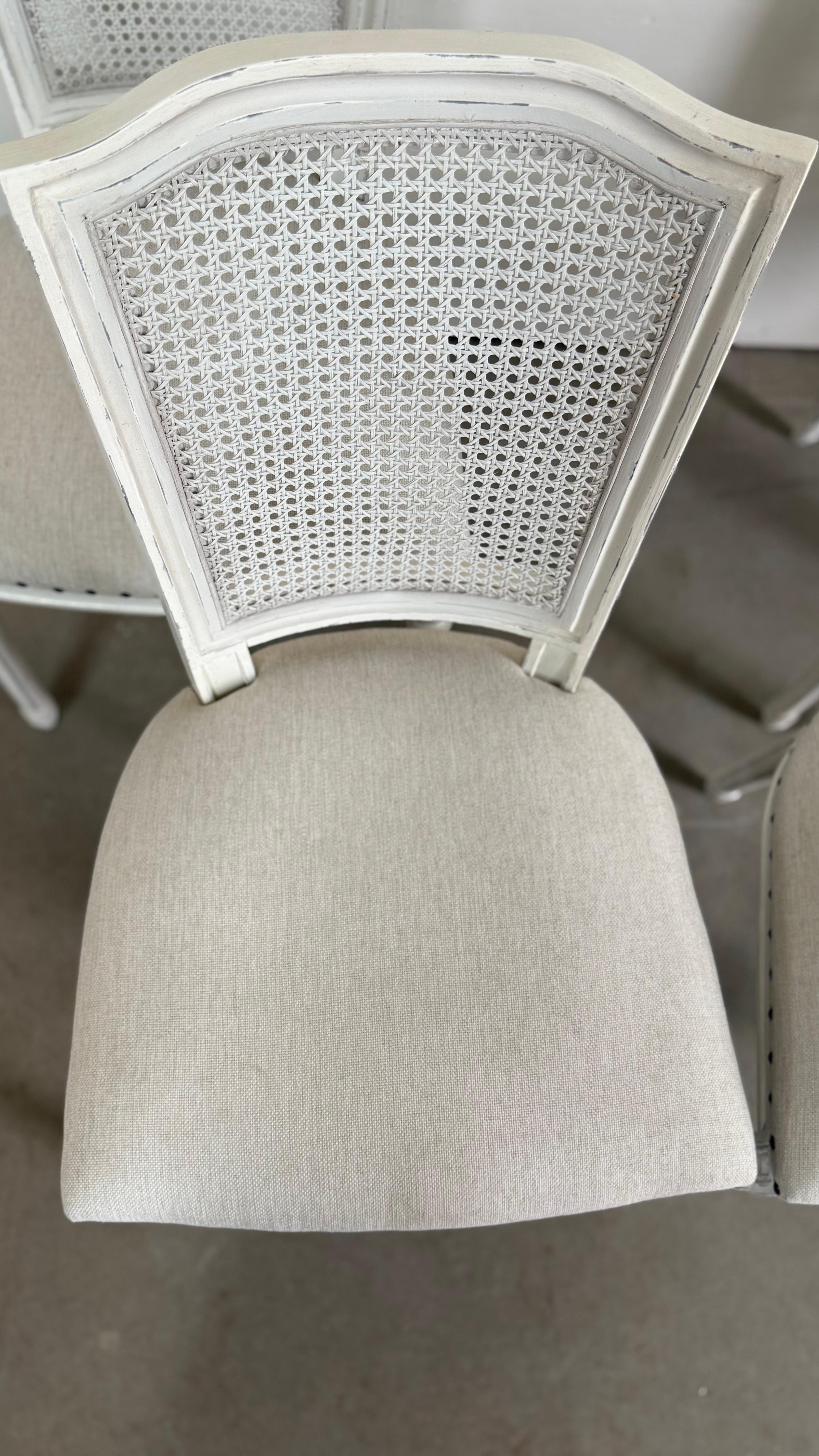 XXIe siècle et contemporain Ensemble de 8 chaises de salle à manger de style Louis XVI à dossier canné blanc en vente