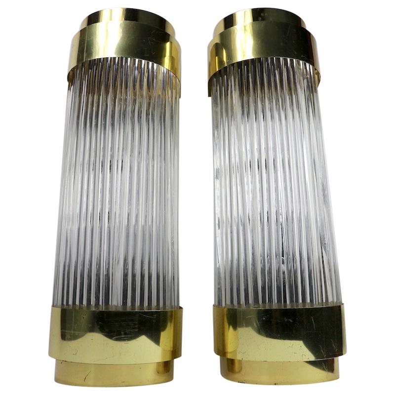 Set aus 8 Wandleuchtern aus Lucite und Messing von Catskill NY Resort Kutsher's im Angebot