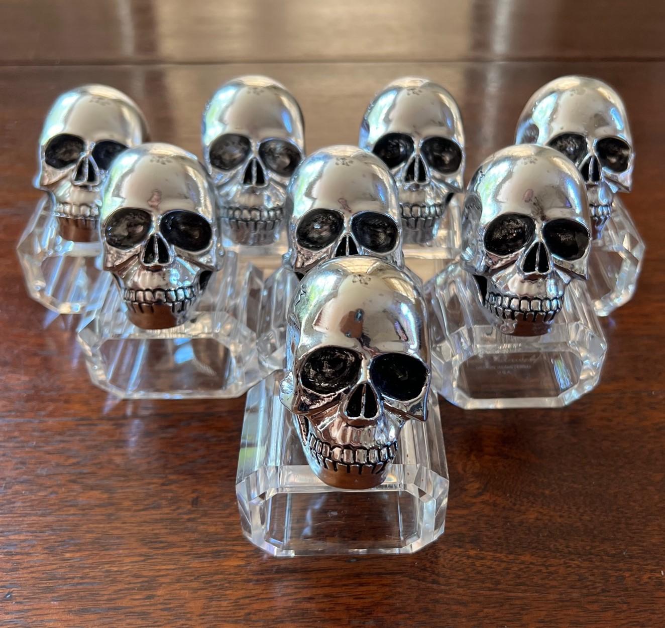 Set of 8 Lucite and Molded Skull Head Napkin Rings For Sale 2