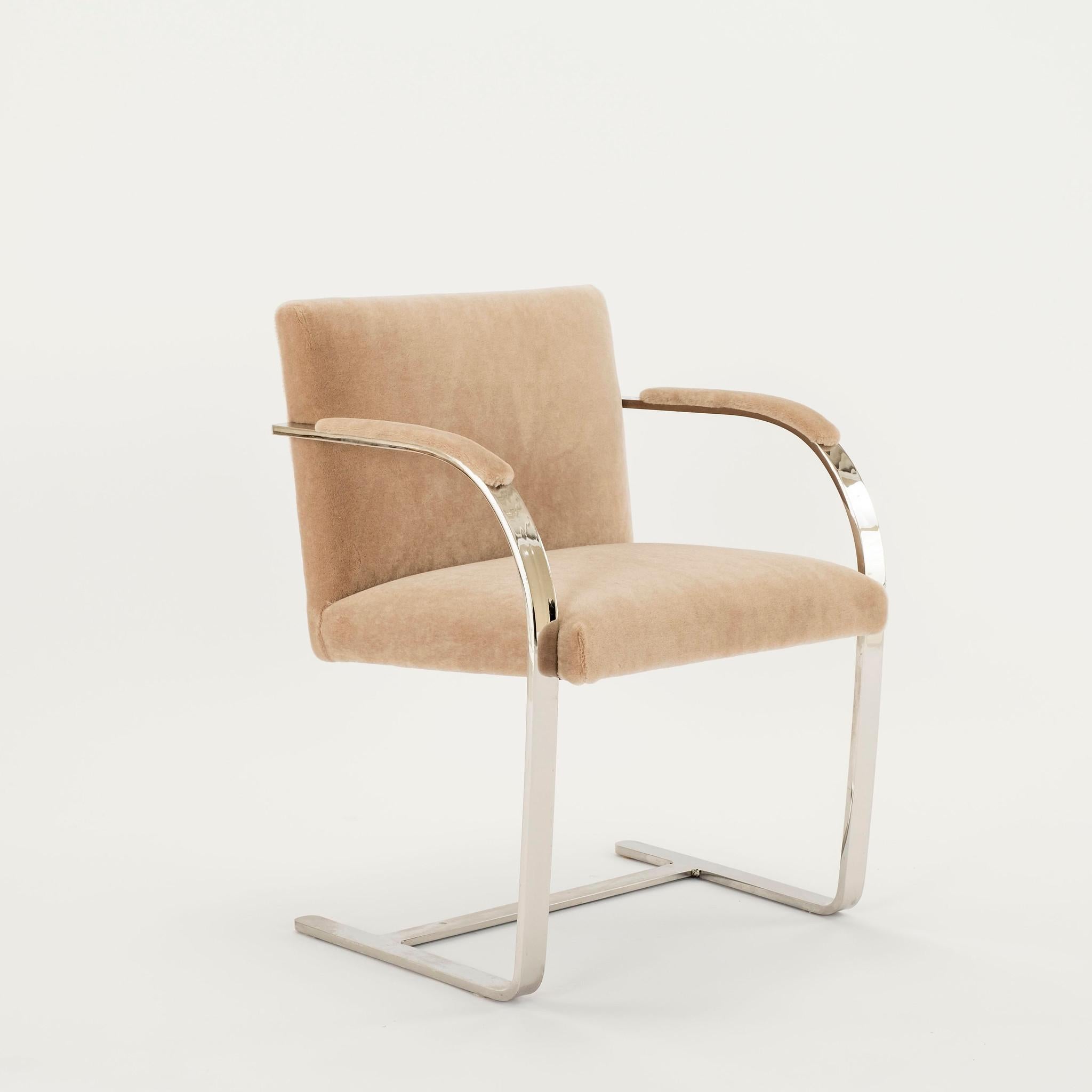 International Style Set of 8 Ludwig Mies van der Rohe Flat Bar Brno Chairs