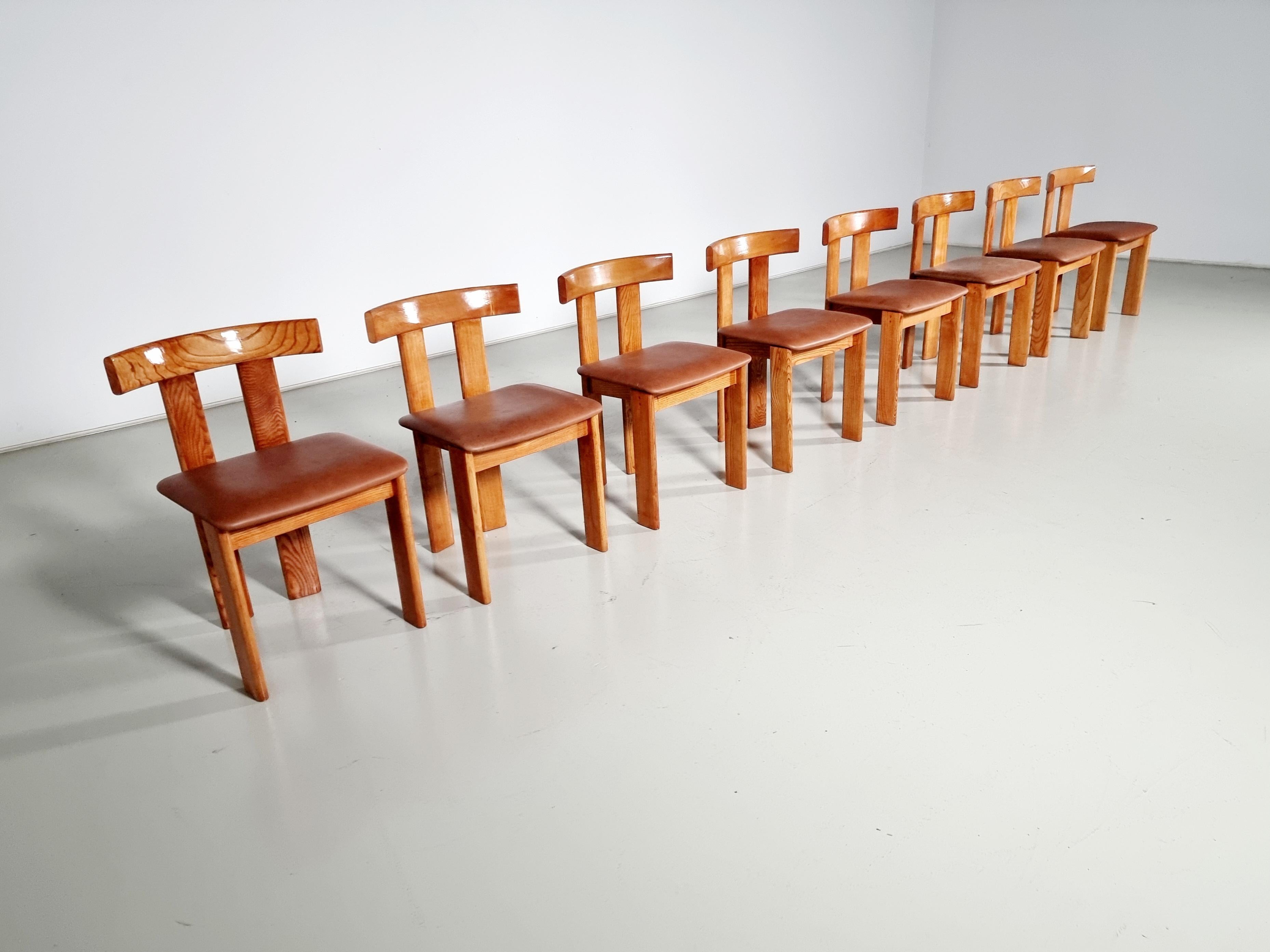 Mid-Century Modern Set of 8 Luigi Vaghi dining chairs in ash wood and cognac leather, Italy, 1960