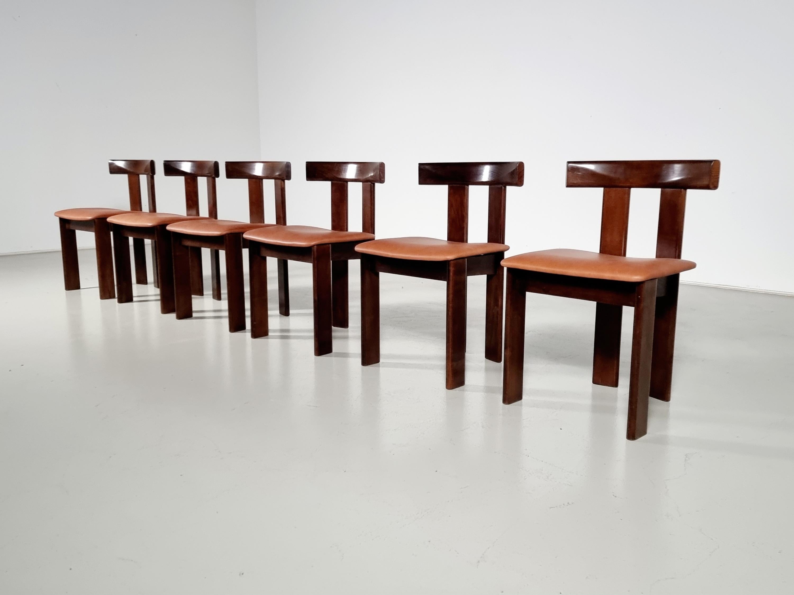Set of 6 Luigi Vaghi dining chairs in ash wood and cognac leather, Italy, 1960 In Good Condition In amstelveen, NL