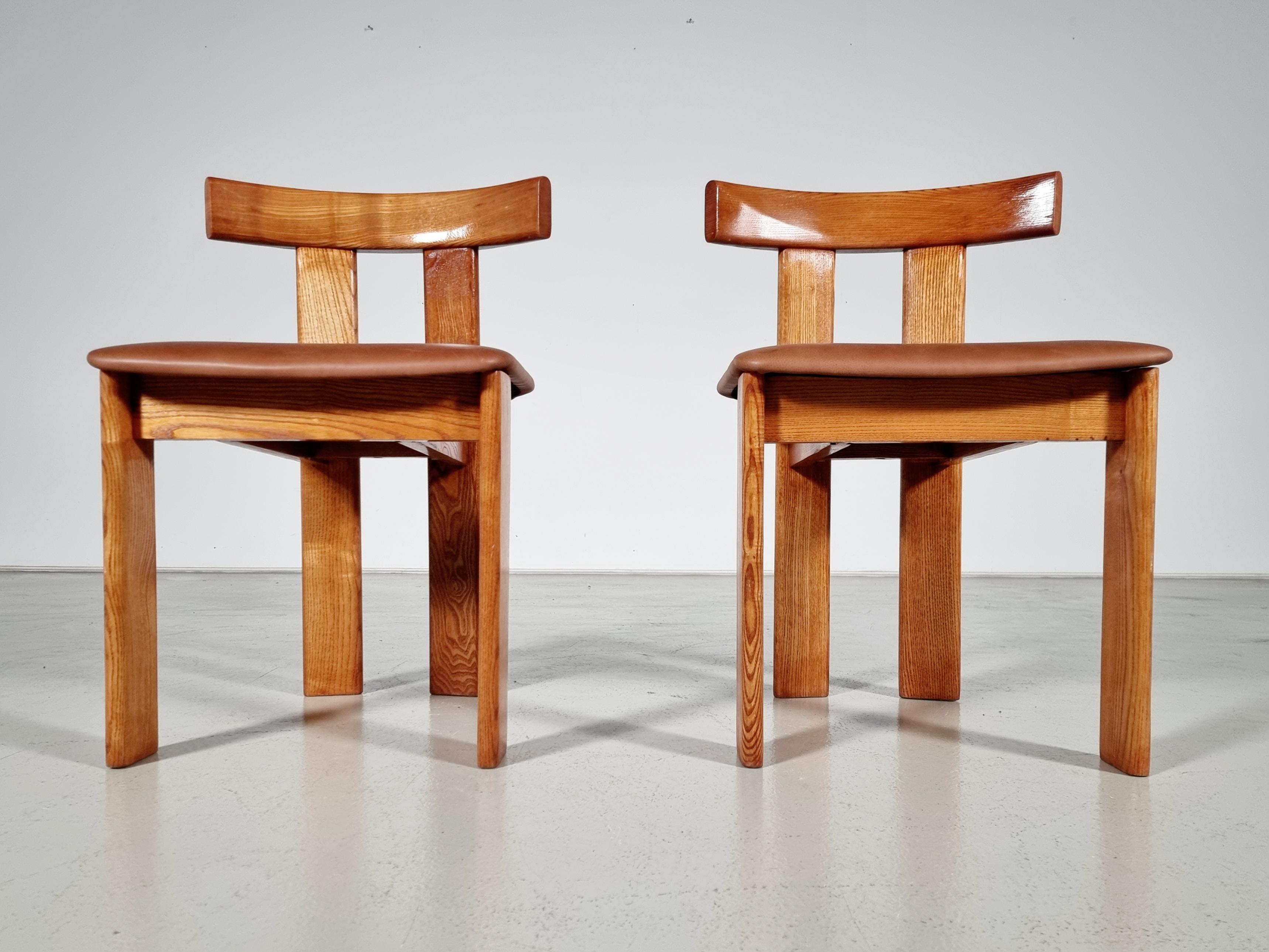 Leather Set of 8 Luigi Vaghi dining chairs in ash wood and cognac leather, Italy, 1960