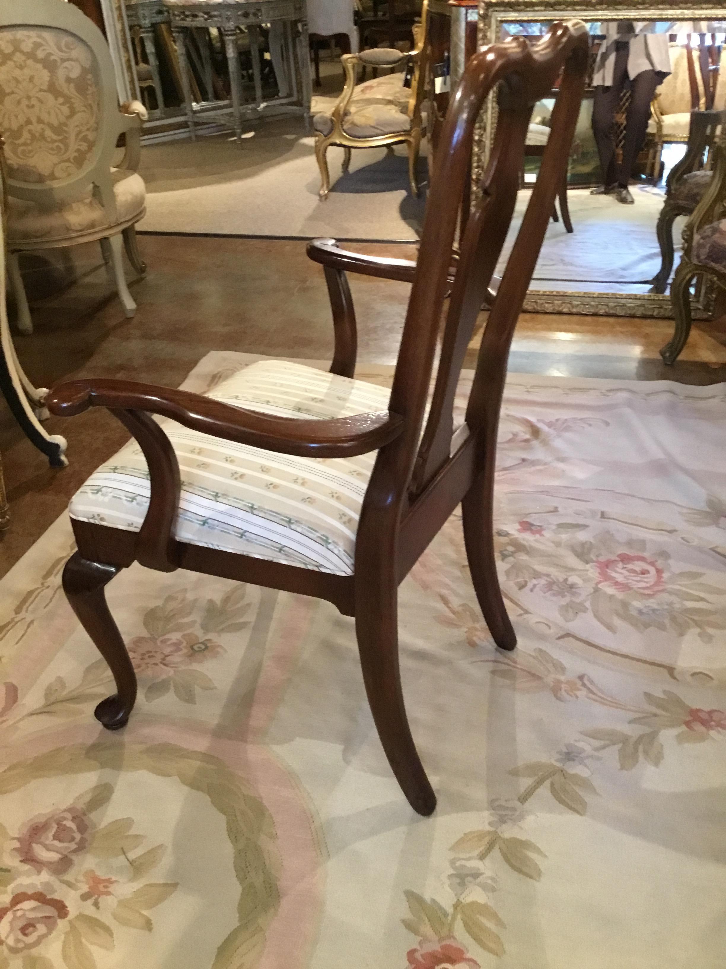 American Set of 8 Mahogany Queen Anne Style Dining Chairs with Upholstered Seats For Sale