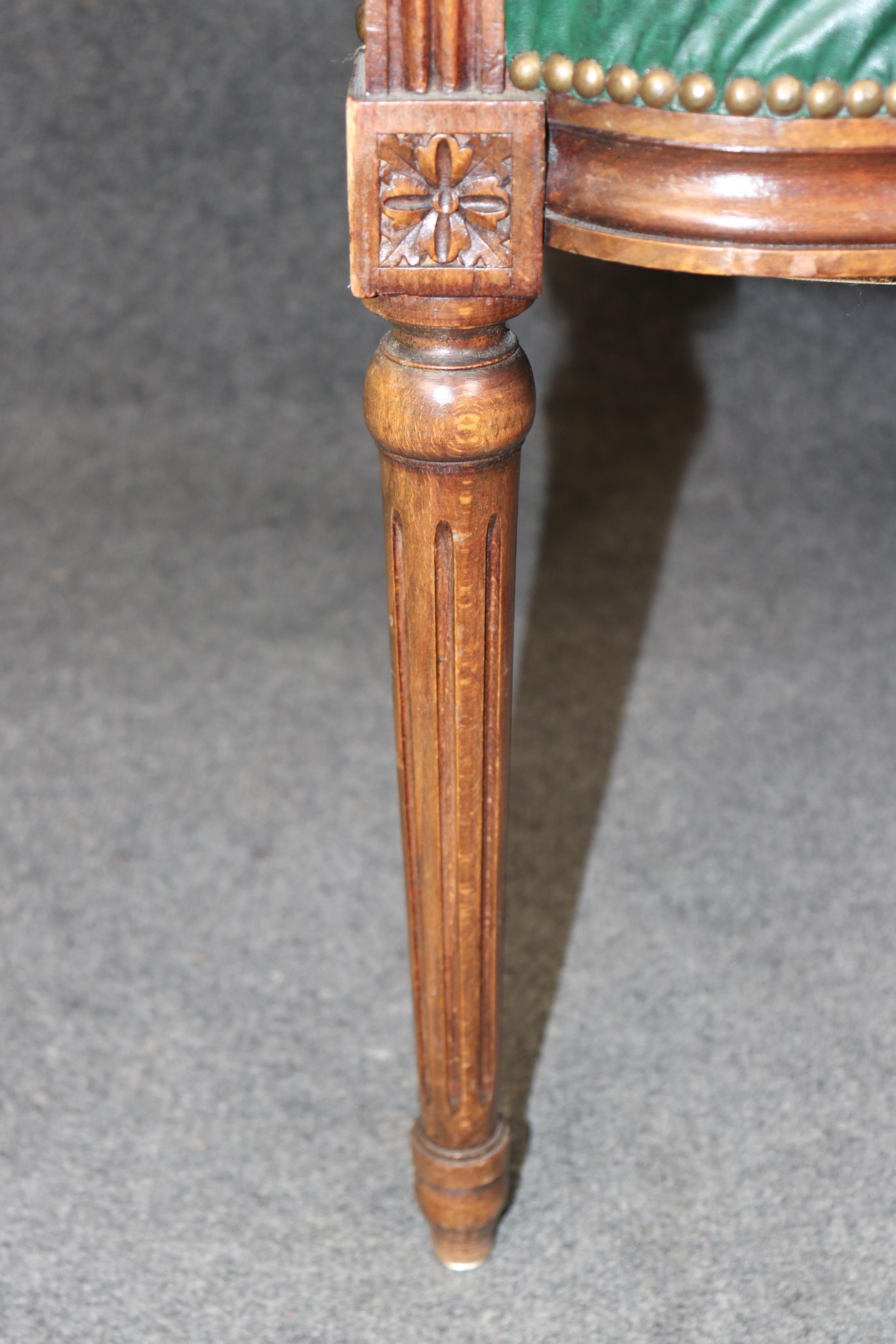 Satz von 8 Maison Jansen Stil Französisch Louis XVI Esszimmerstühle CIRCA 1950er Jahre im Angebot 4