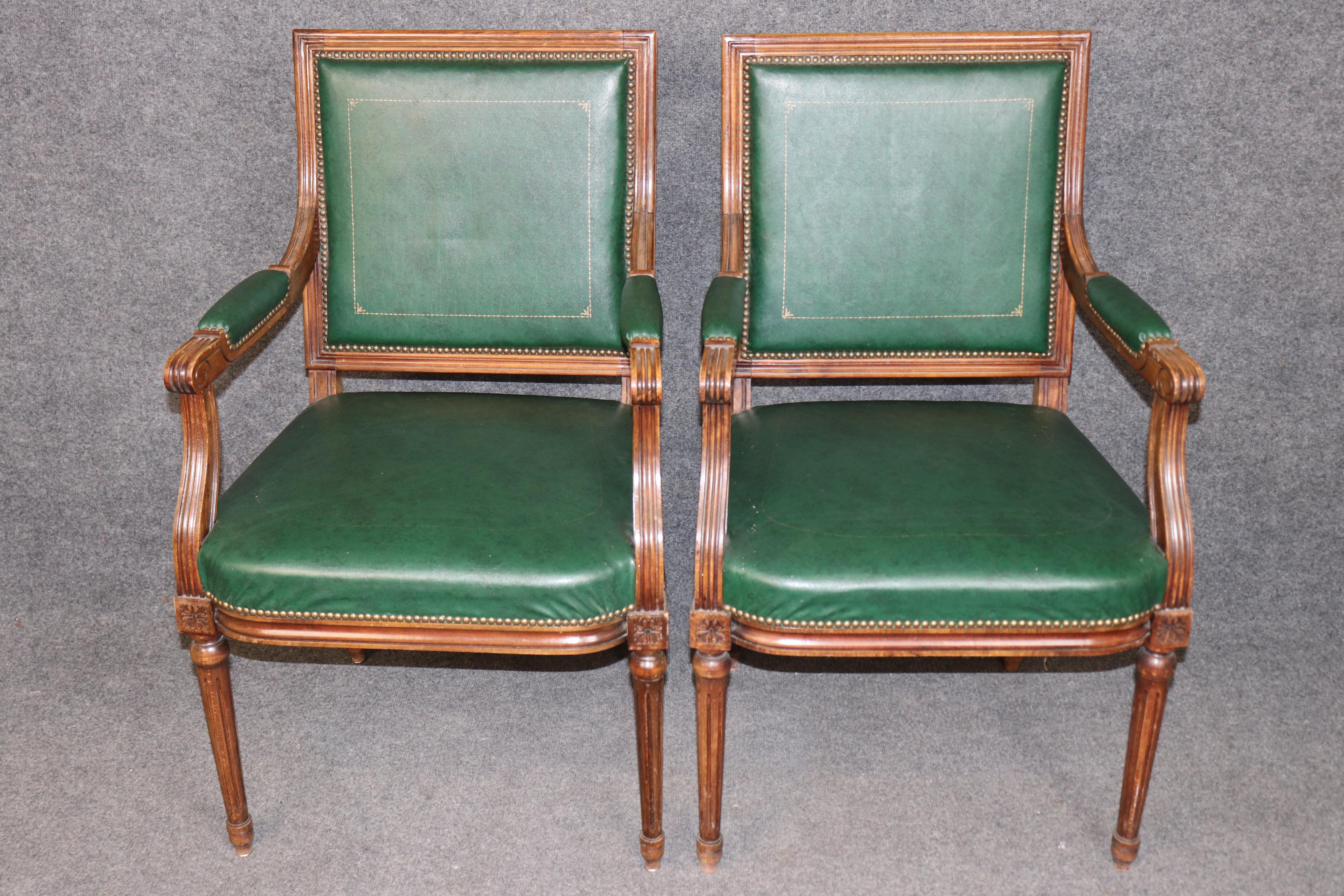 Satz von 8 Maison Jansen Stil Französisch Louis XVI Esszimmerstühle CIRCA 1950er Jahre im Zustand „Gut“ im Angebot in Swedesboro, NJ