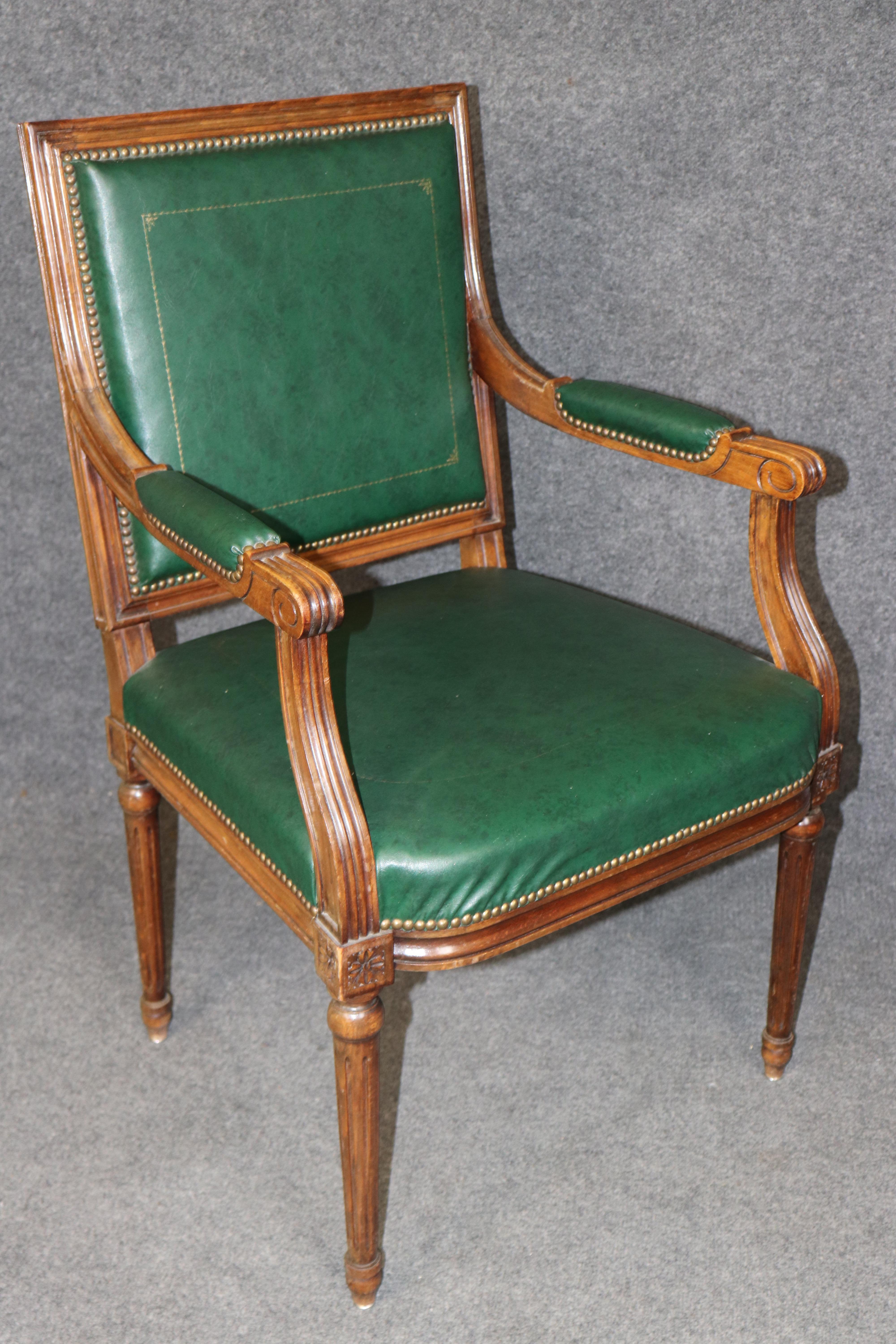 Satz von 8 Maison Jansen Stil Französisch Louis XVI Esszimmerstühle CIRCA 1950er Jahre im Angebot 2