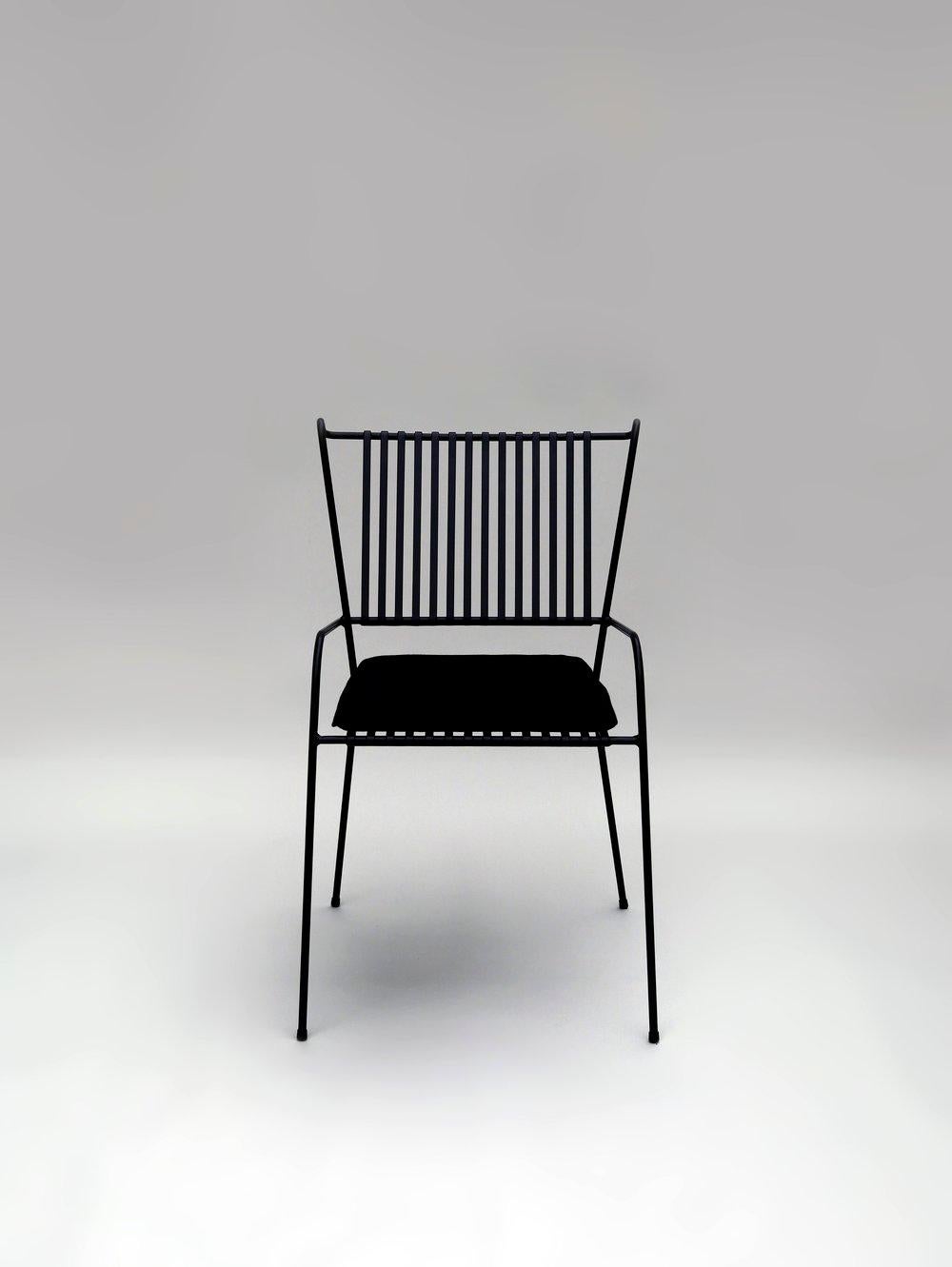 Set aus 8 schwarzen Marina-Esstischen, Bänke und Capri-Stühlen von Cools Collection (Postmoderne) im Angebot