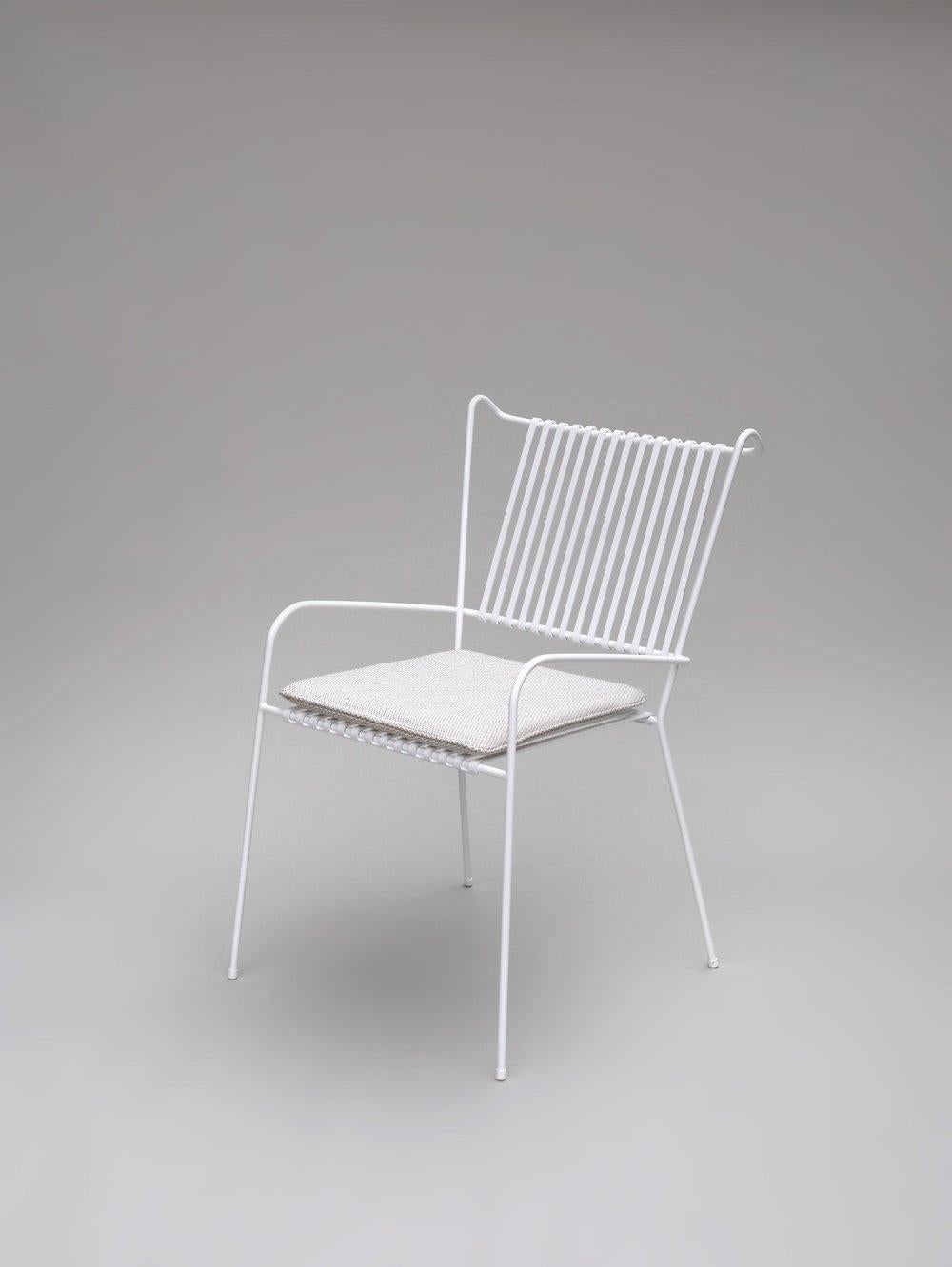 Peint Ensemble de 8 tables, bancs et chaises de salle à manger Marina White par The Collective en vente