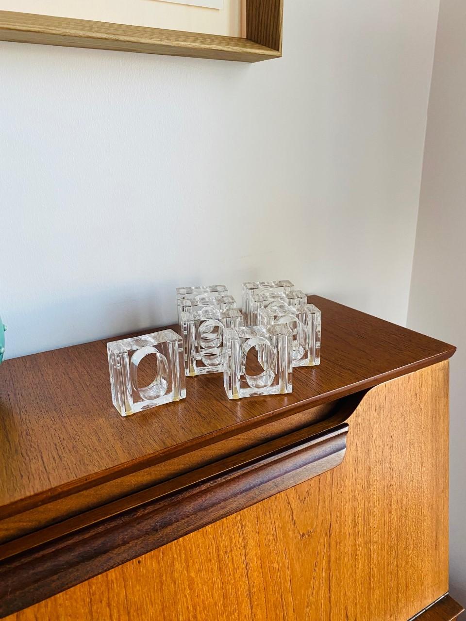 Set von 8 quadratischen Serviettenhaltern und Salz- und Pfefferstreuer aus klarem Lucite, MC (Moderne der Mitte des Jahrhunderts) im Angebot