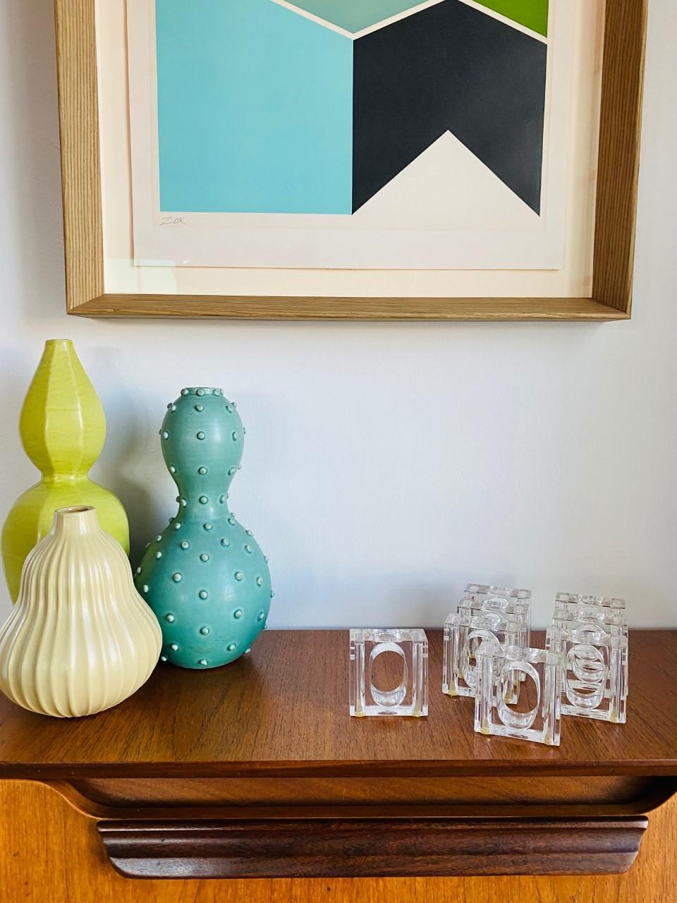 Set von 8 quadratischen Serviettenhaltern und Salz- und Pfefferstreuer aus klarem Lucite, MC (amerikanisch) im Angebot