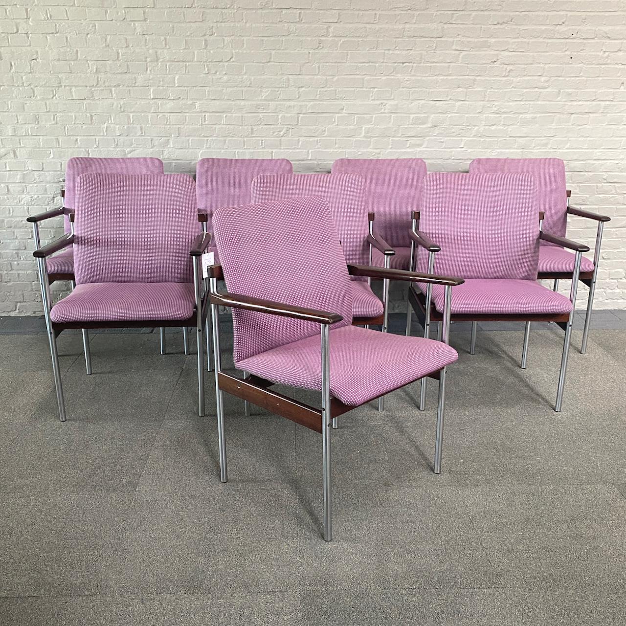 Set of 8 Thereca rosewood dining chairs

Designed by Sven Ivar Dysthe
Made in the Netherlands
1960's-1970's
Original fabric purple & off-white
Stainless steel frame
Rosewood armrests, front - back & side panels


Condition:
Overall the chairs are in