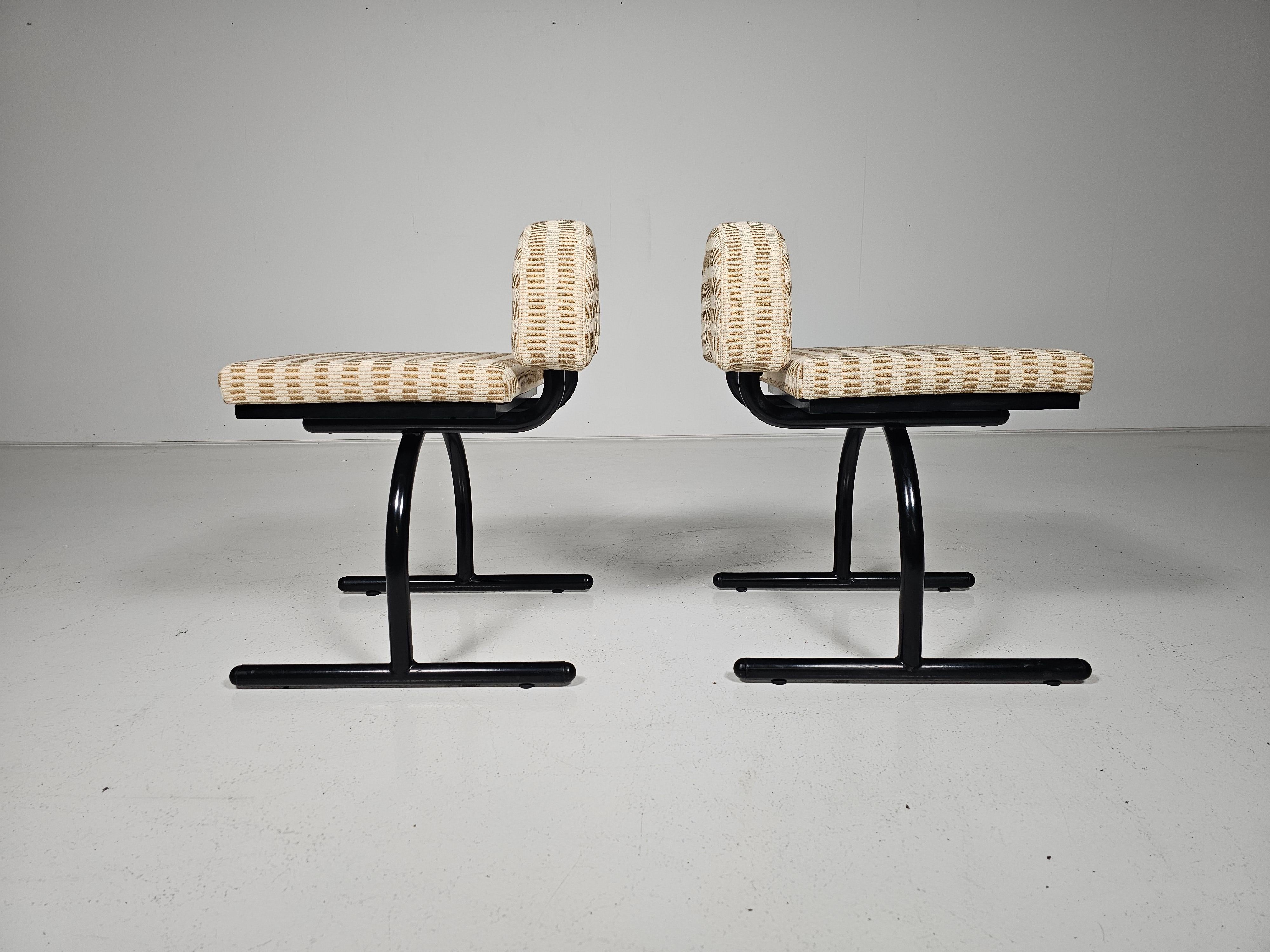 Ensemble de 8 chaises de style Memphis d'Italie  1980s en vente 3