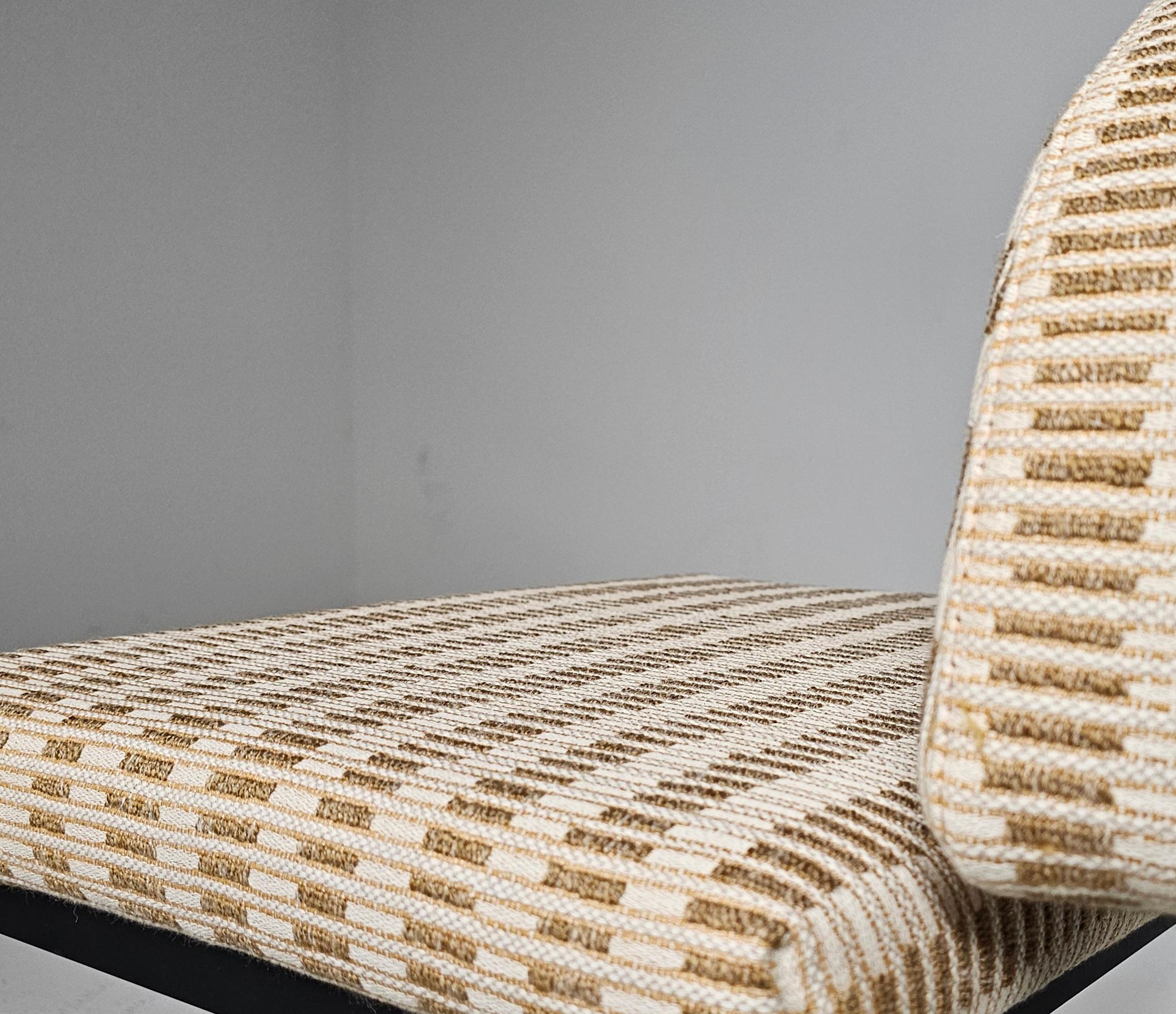 Ensemble de 8 chaises de style Memphis d'Italie  1980s en vente 5