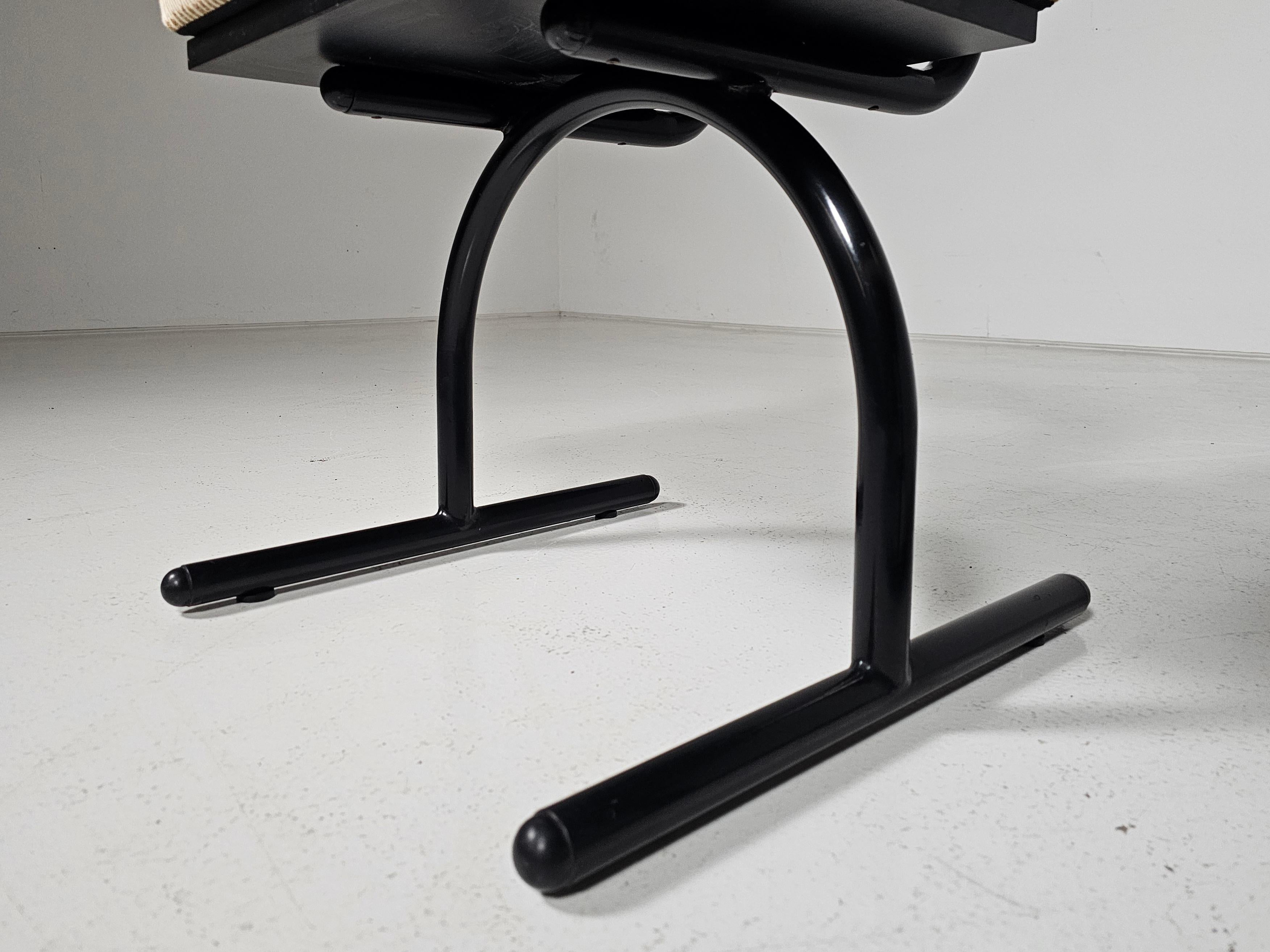 Ensemble de 8 chaises de style Memphis d'Italie  1980s en vente 7