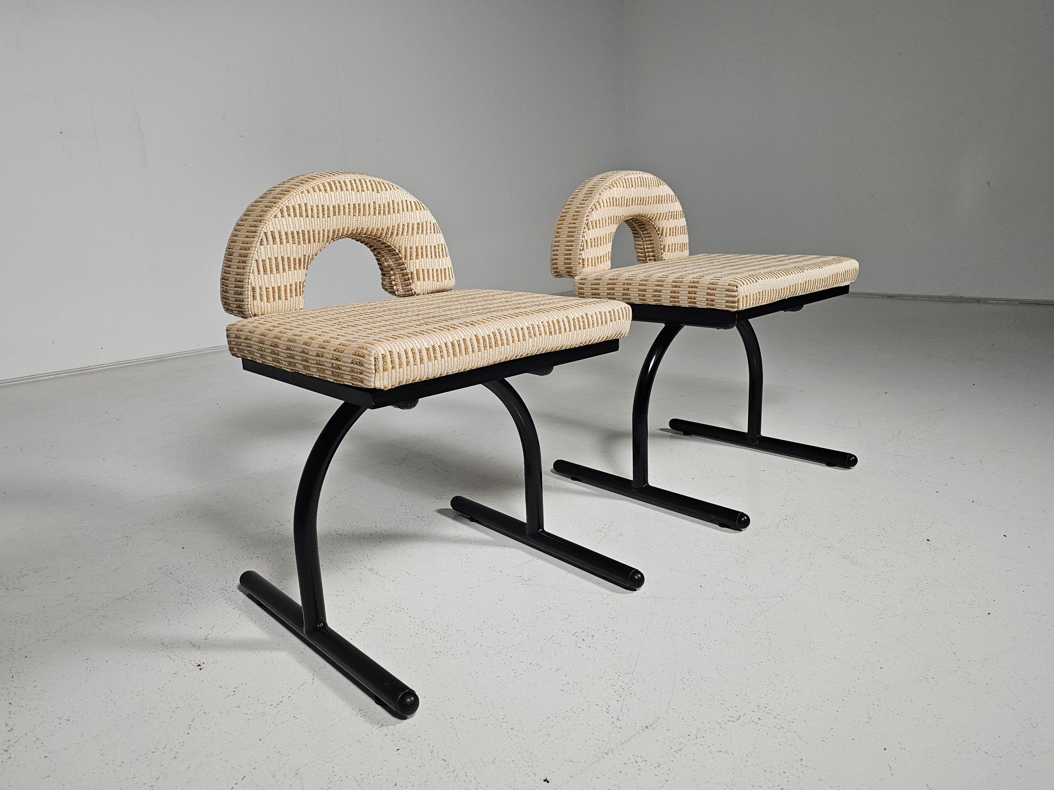 Ensemble de 8 chaises de style Memphis d'Italie  1980s en vente 1