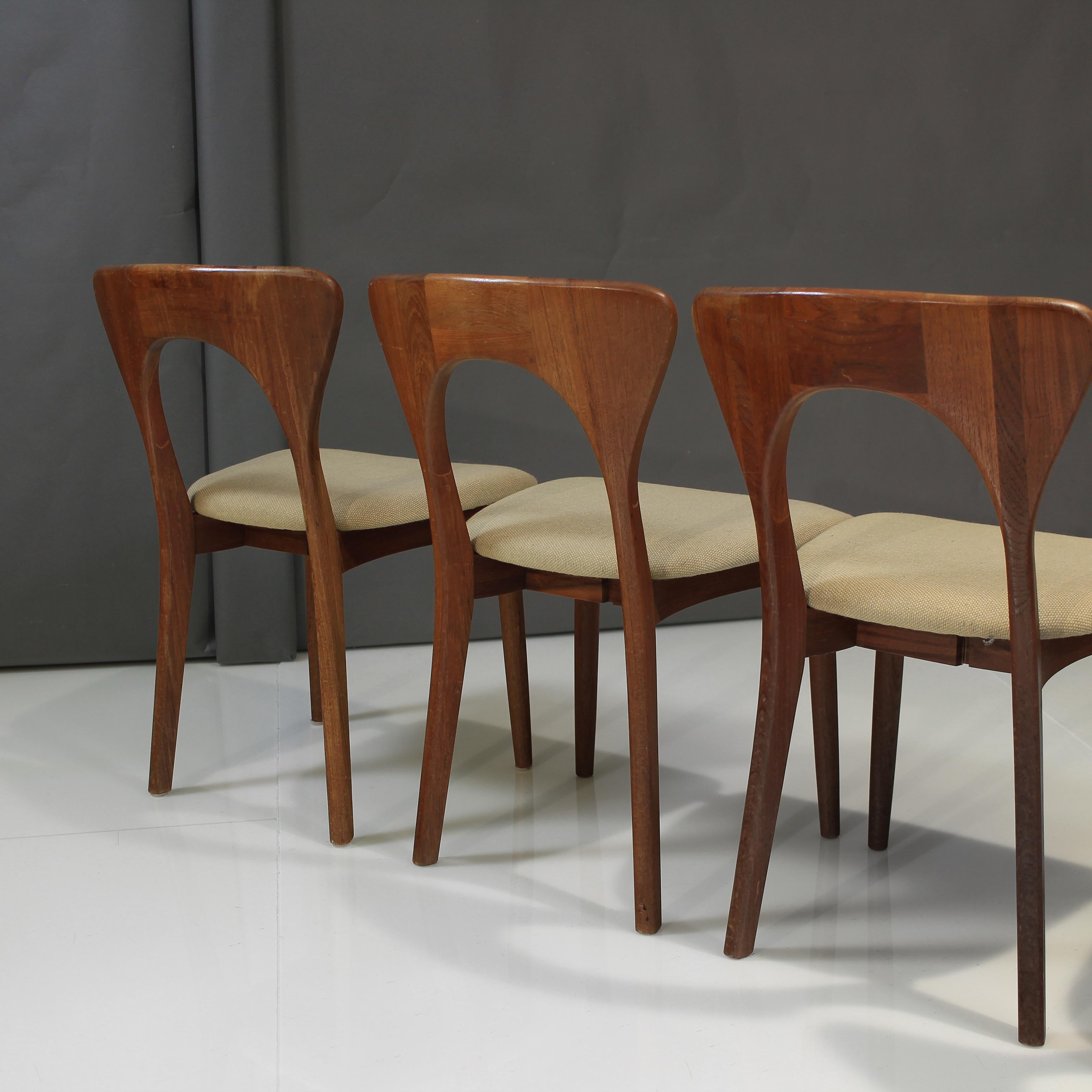Tissu Ensemble de 8 chaises Peter en teck du milieu du 20e siècle par Niels Koefoed
