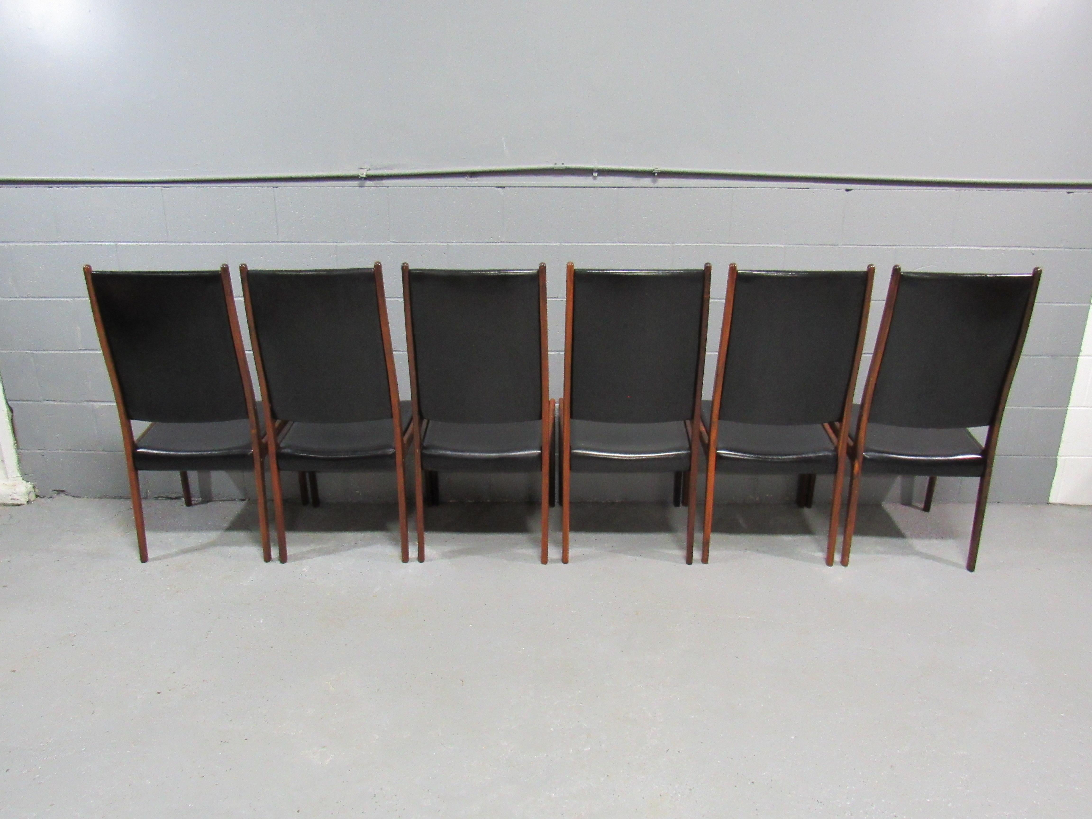 Set of 8 Mid-Century Danish Modern Rosewood Dining Chairs by Johannes Andersen For Sale 2