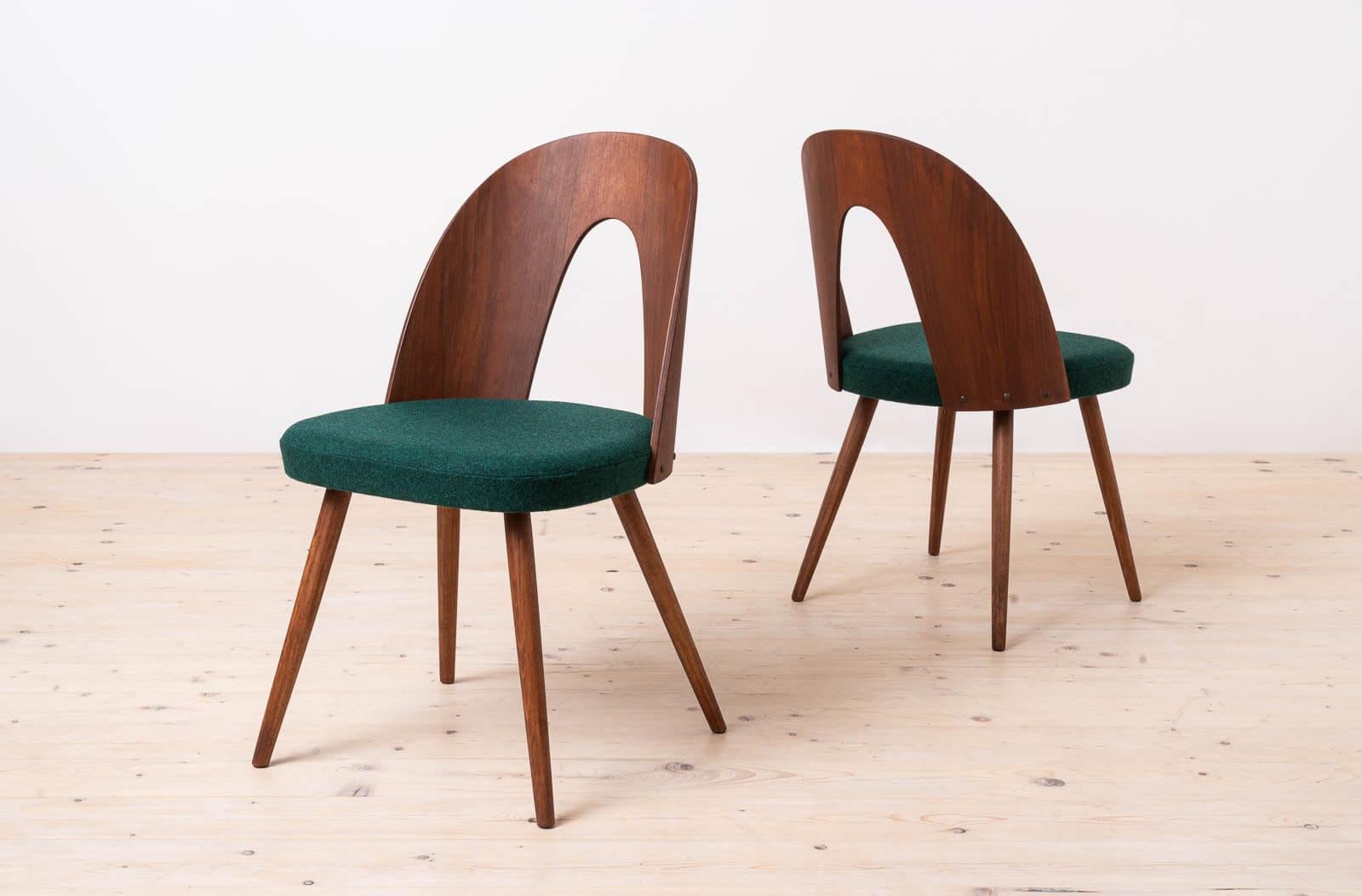 Set of 8 Mid Century Dining Chairs by Antonin Šuman, Customizable Upholstery In Good Condition For Sale In Wrocław, Poland