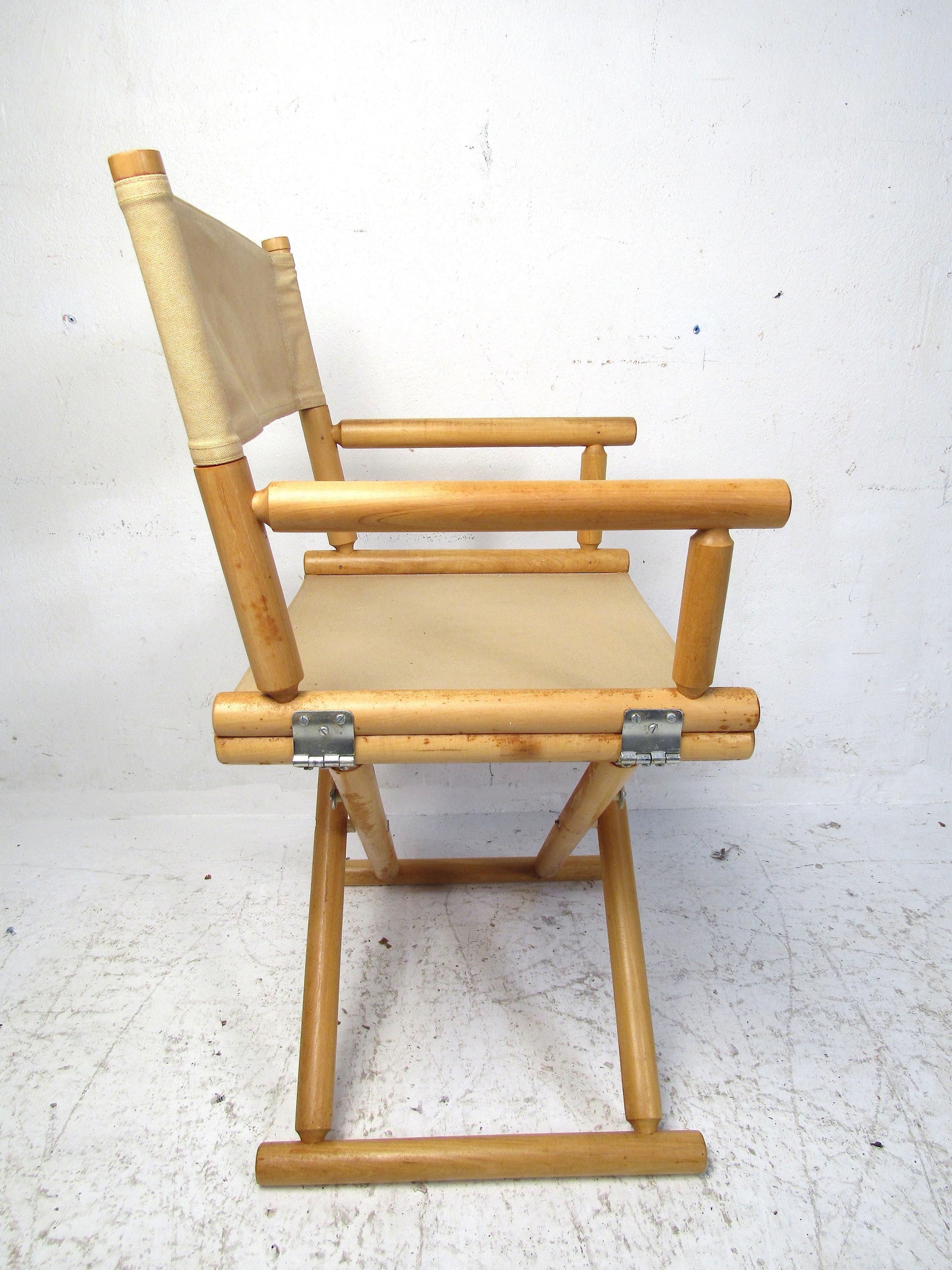 Set of 8 Midcentury Hard Wood Folding Chairs 1