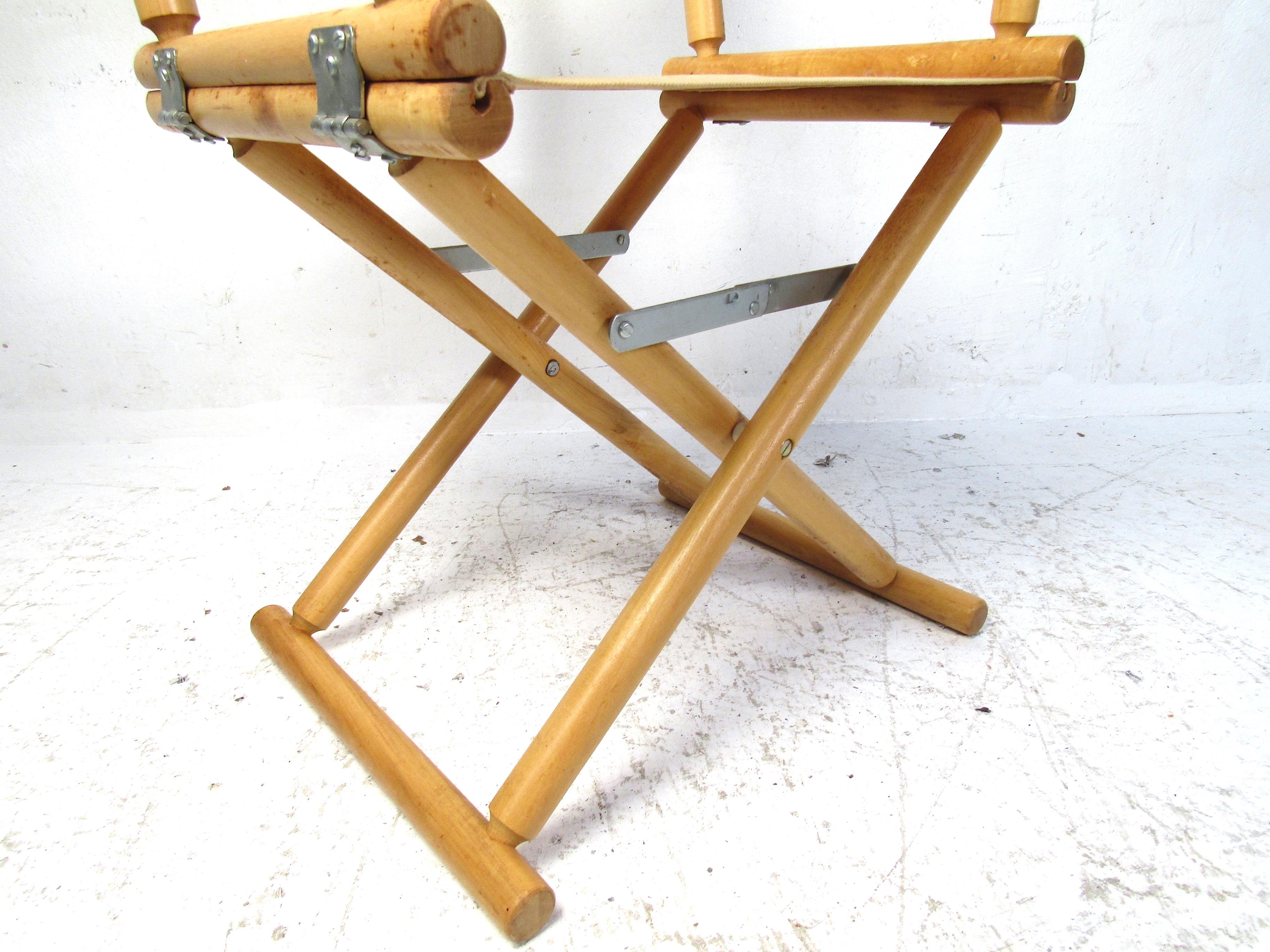 Set of 8 Midcentury Hard Wood Folding Chairs 2