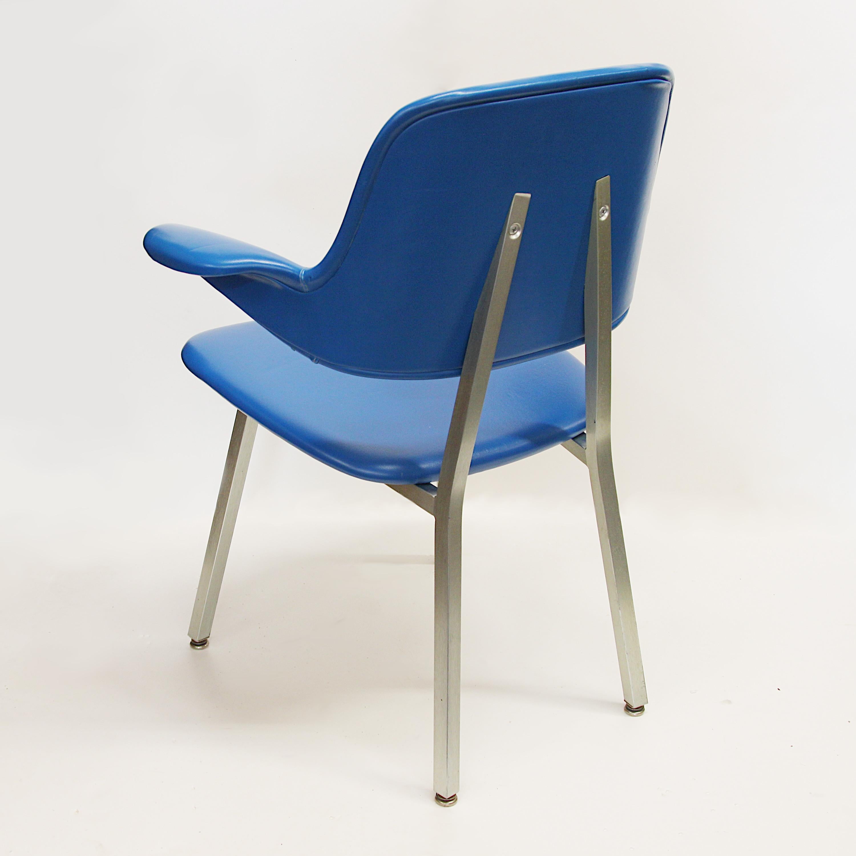 American Set of 8 Mid-Century Modern Blue Vinyl Model 420 Dining Chairs by Shaw Walker For Sale