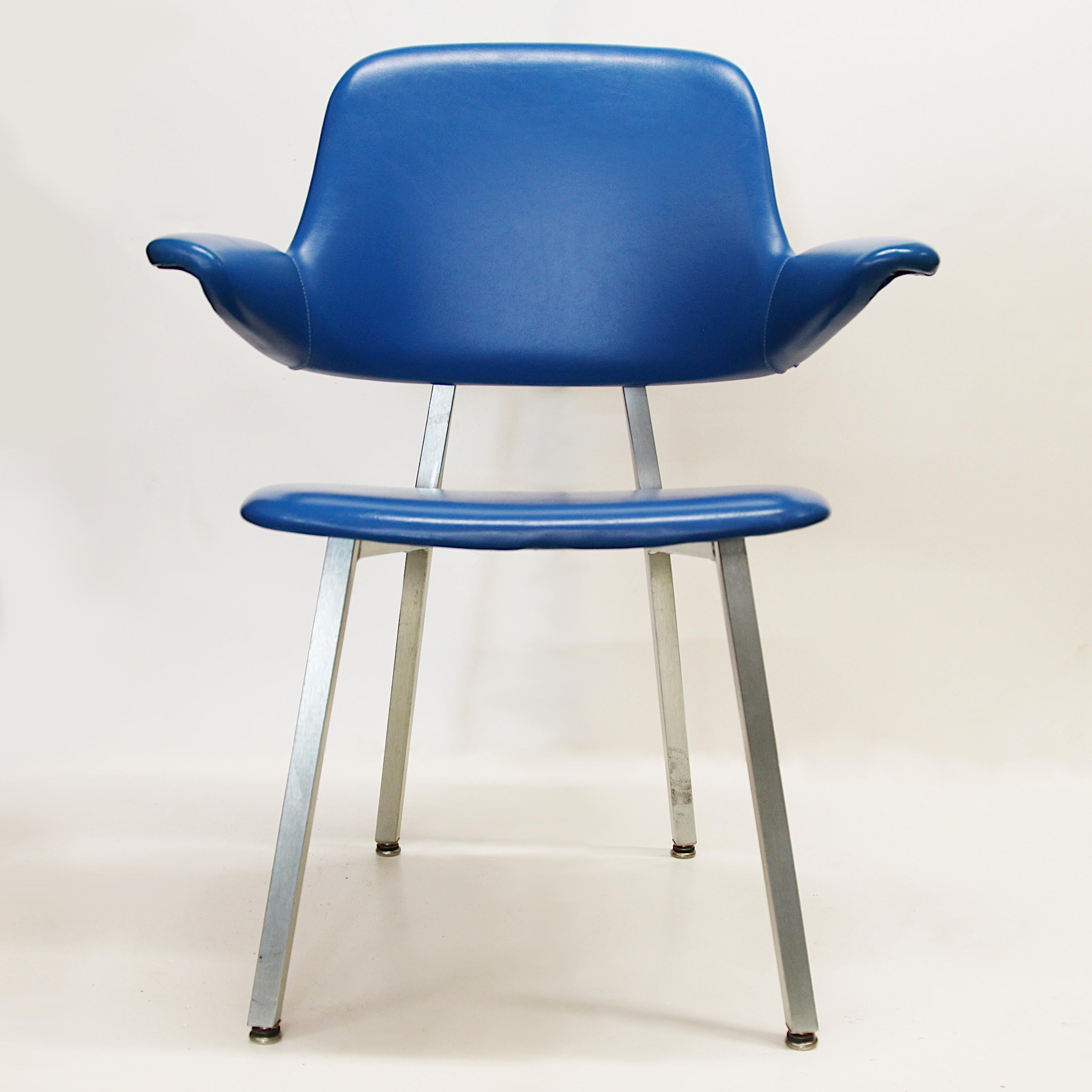 Set of 8 Mid-Century Modern Blue Vinyl Model 420 Dining Chairs by Shaw Walker In Good Condition For Sale In Lafayette, IN