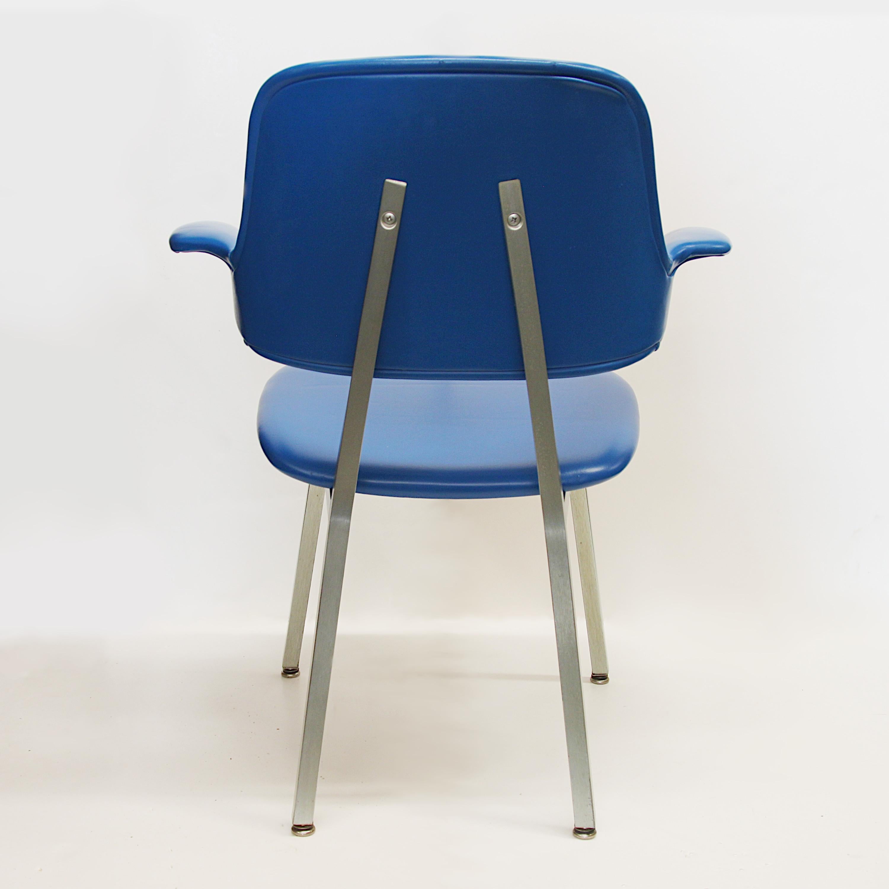 Late 20th Century Set of 8 Mid-Century Modern Blue Vinyl Model 420 Dining Chairs by Shaw Walker For Sale