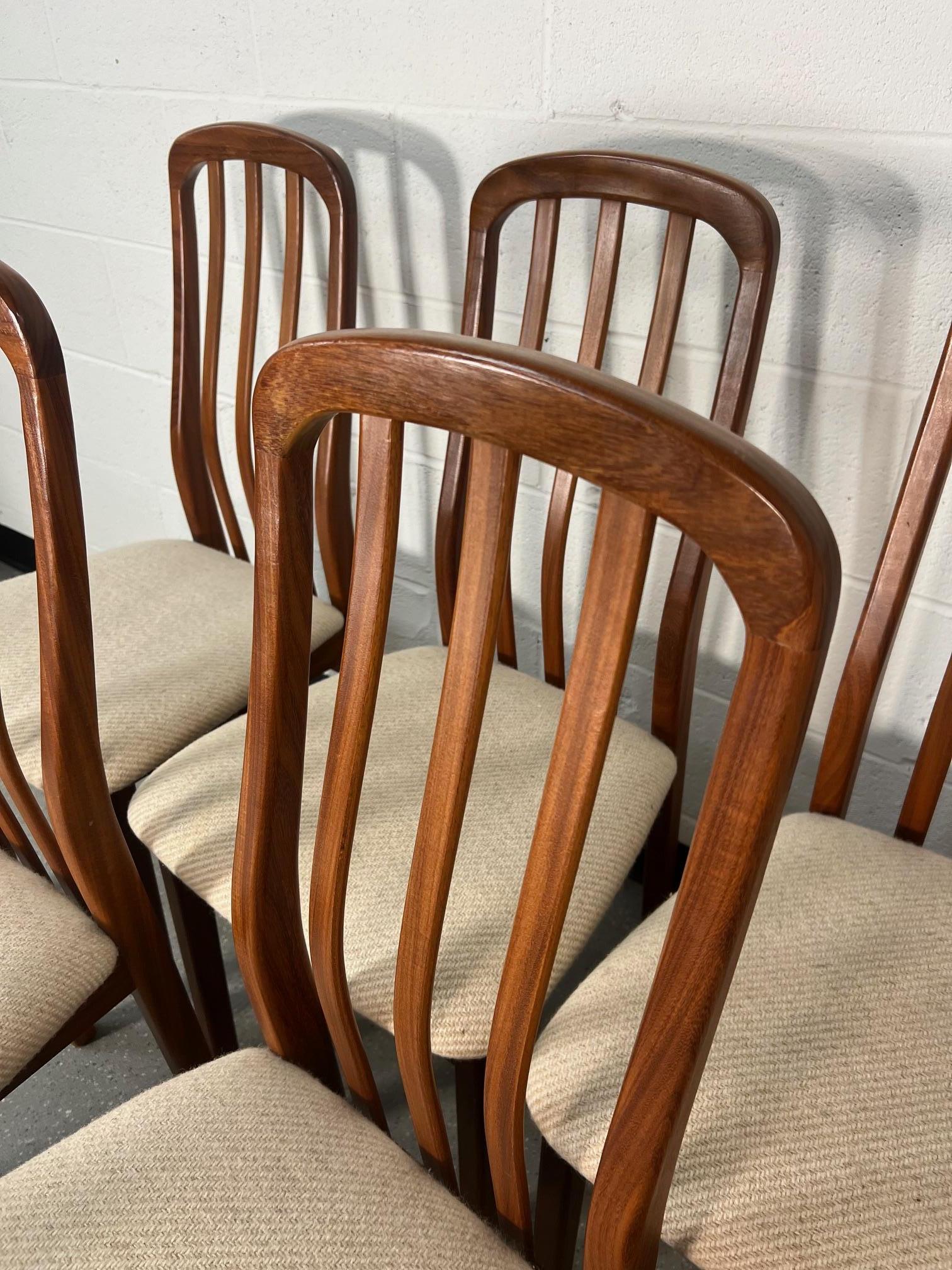 Set Of 8 Mid Century Modern Danish Teak Dining Chairs In Good Condition In Atlanta, GA